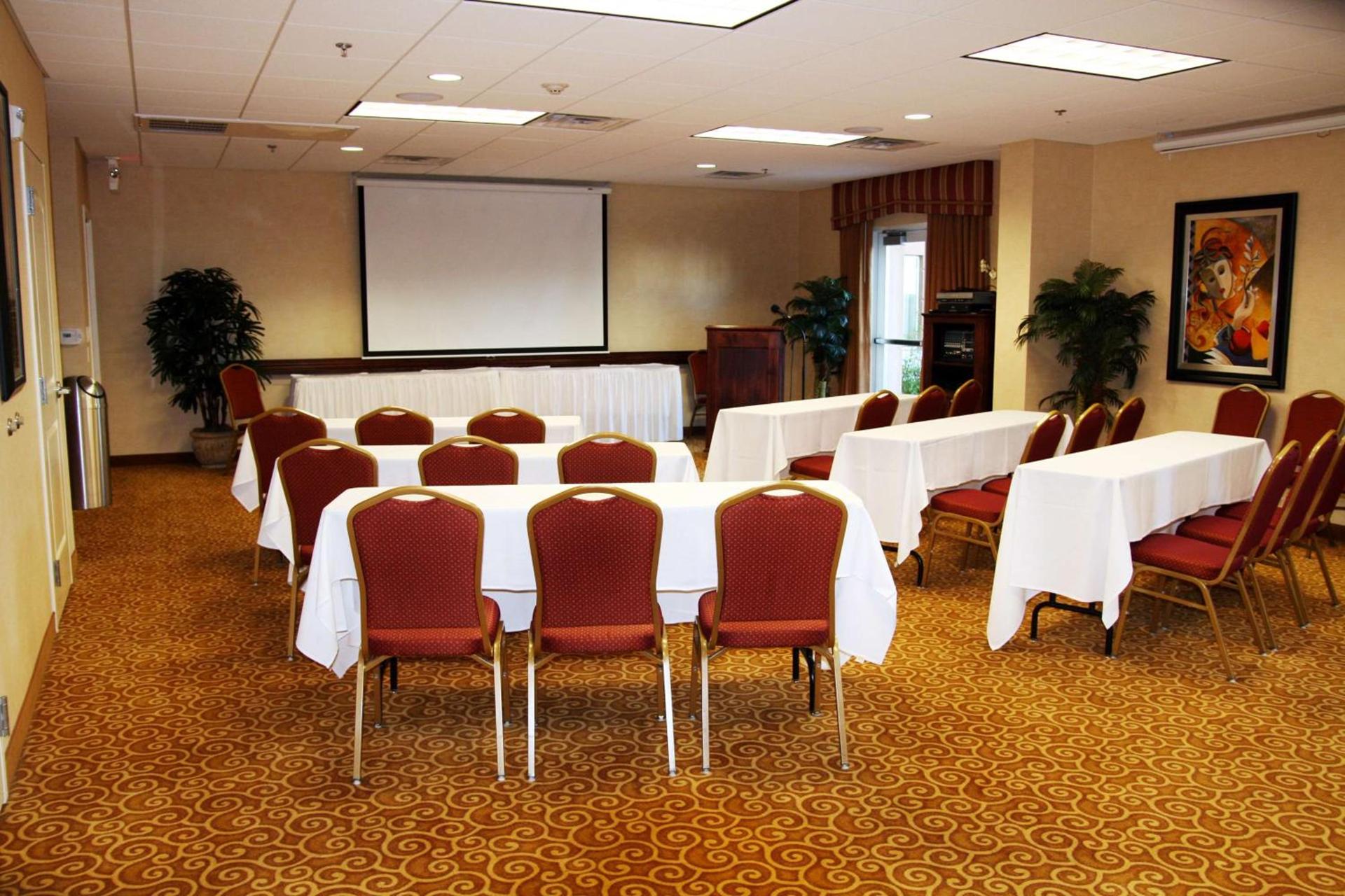 Hampton Inn & Suites Redding photo 20