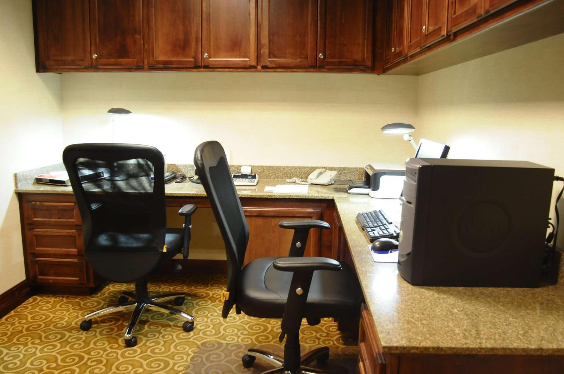 Hampton Inn & Suites Redding photo 21