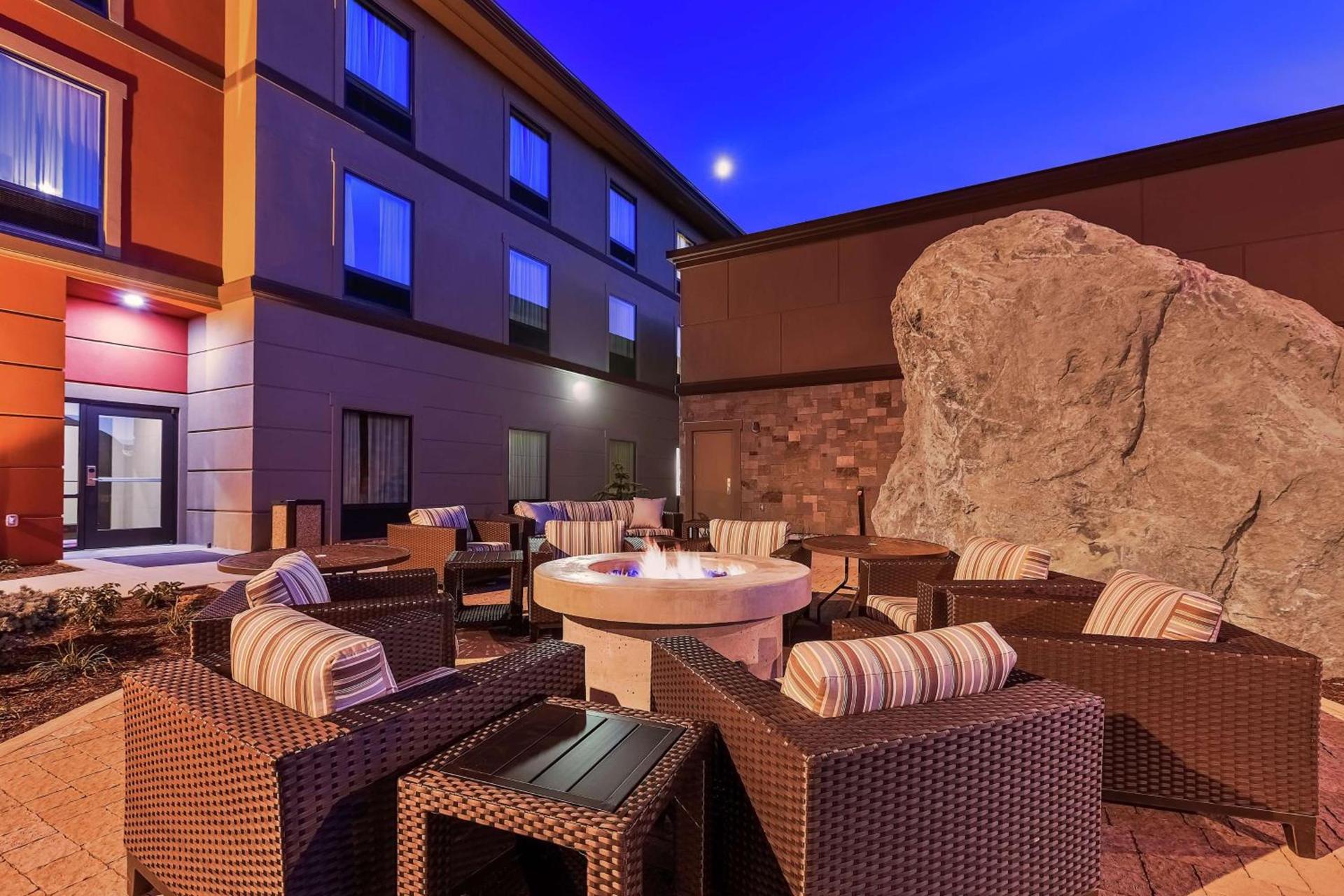 Hampton Inn & Suites Bend photo 3