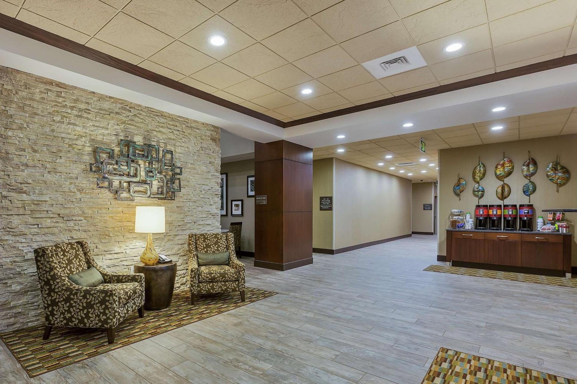 Hampton Inn & Suites Bend photo 4