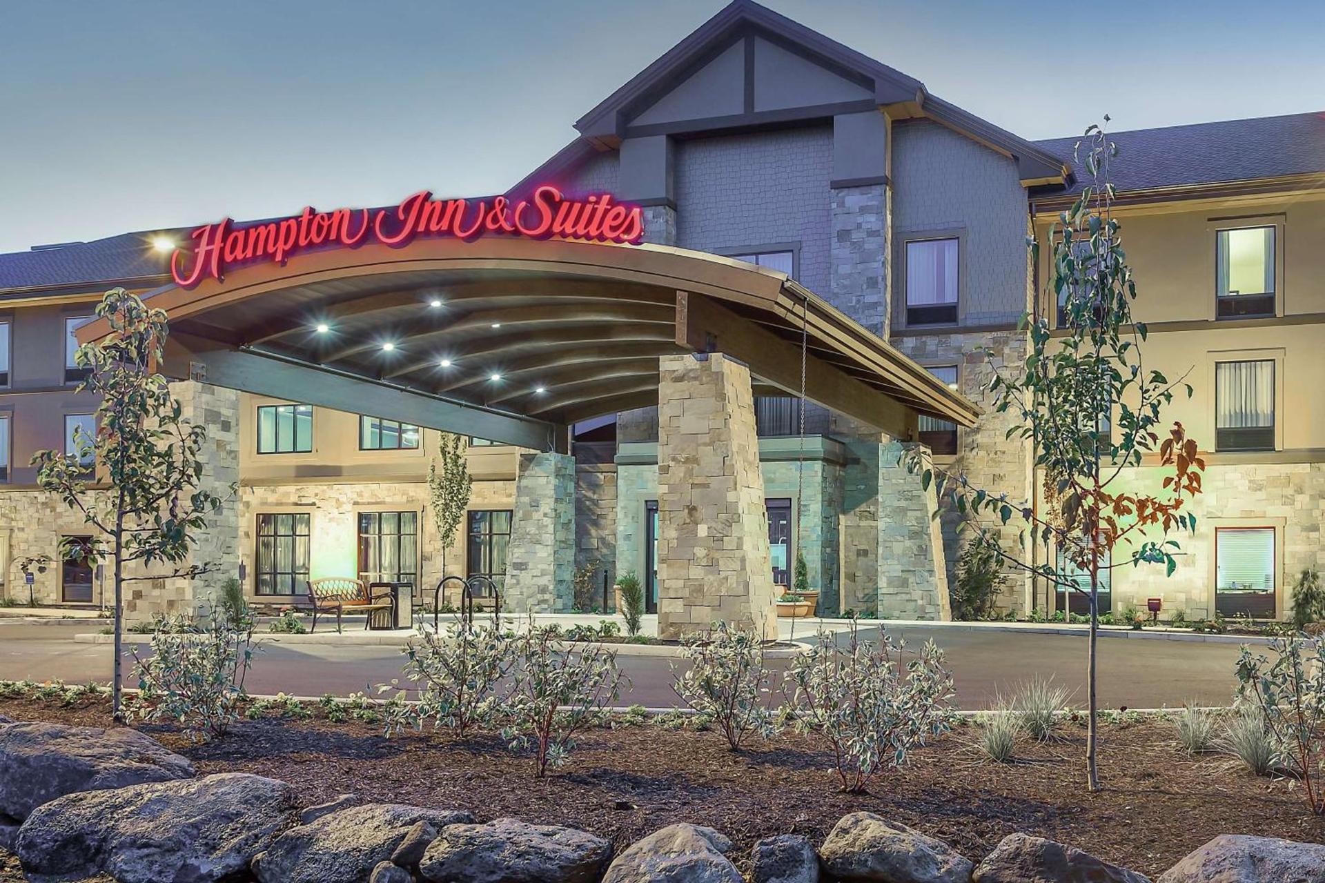 Hampton Inn & Suites Bend photo 2