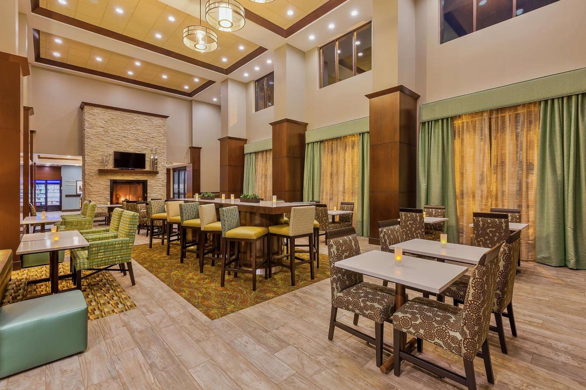 Hampton Inn & Suites Bend photo 9