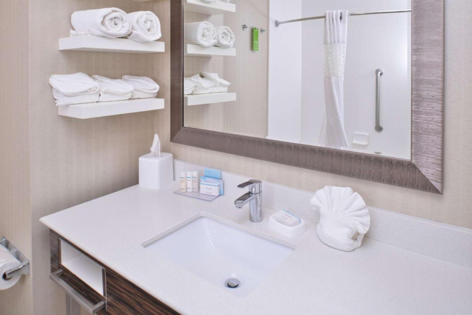 Hampton Inn & Suites Bend photo 15