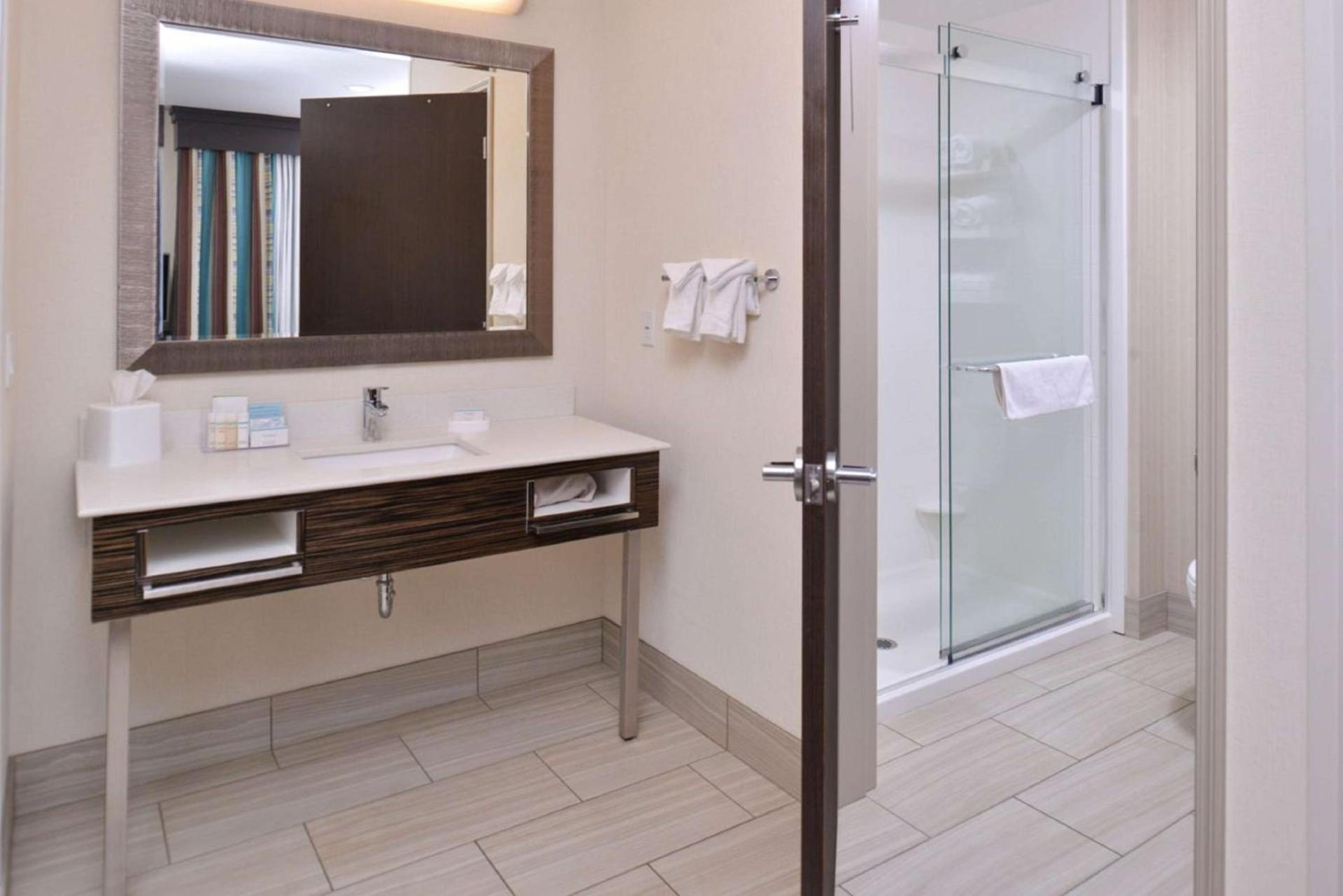 Hampton Inn & Suites Bend photo 17