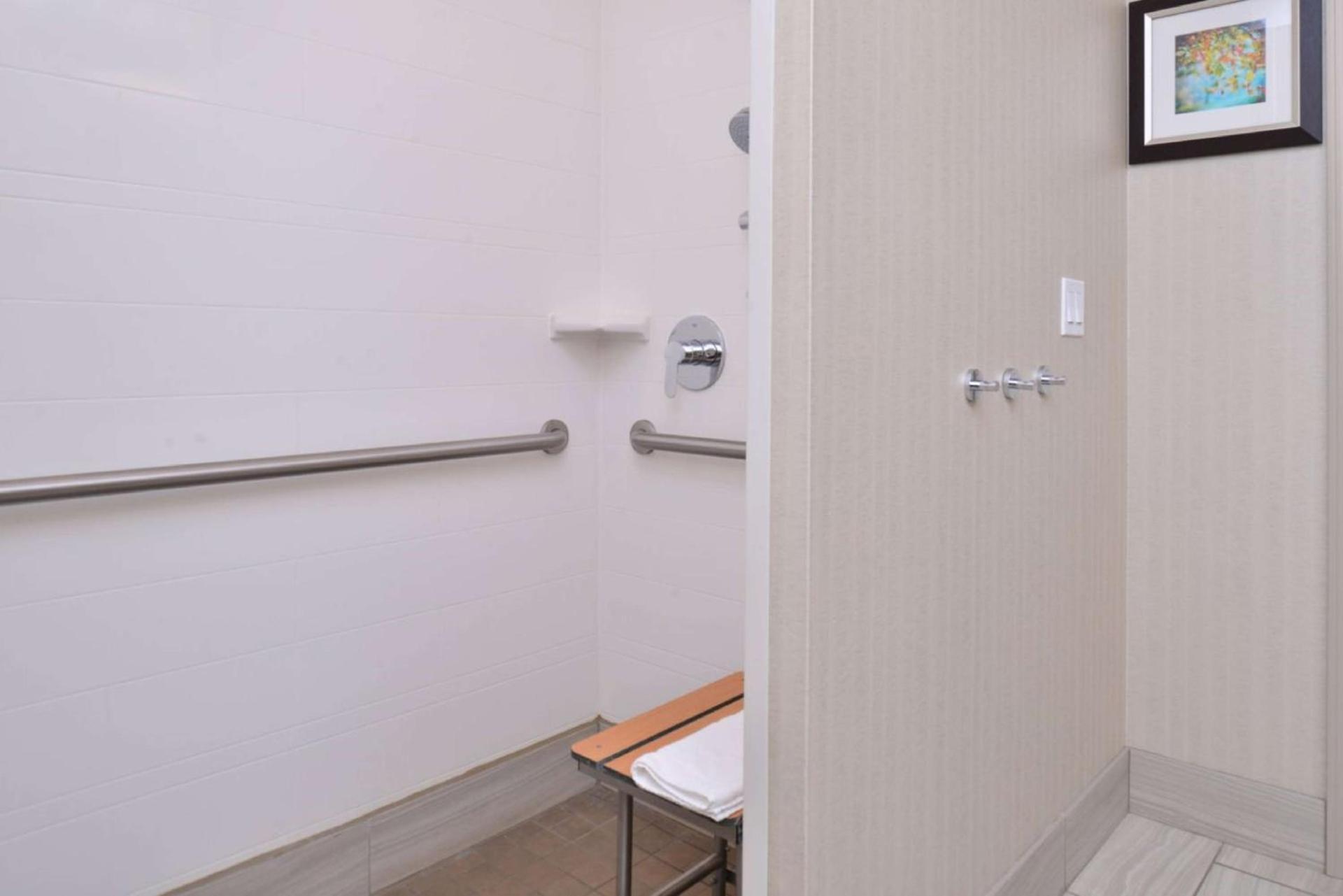 Hampton Inn & Suites Bend photo 19