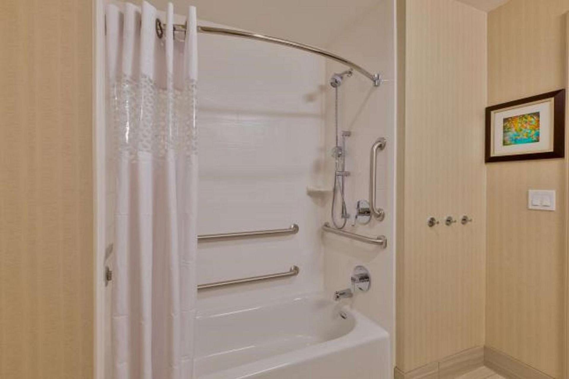 Hampton Inn & Suites Bend photo 21
