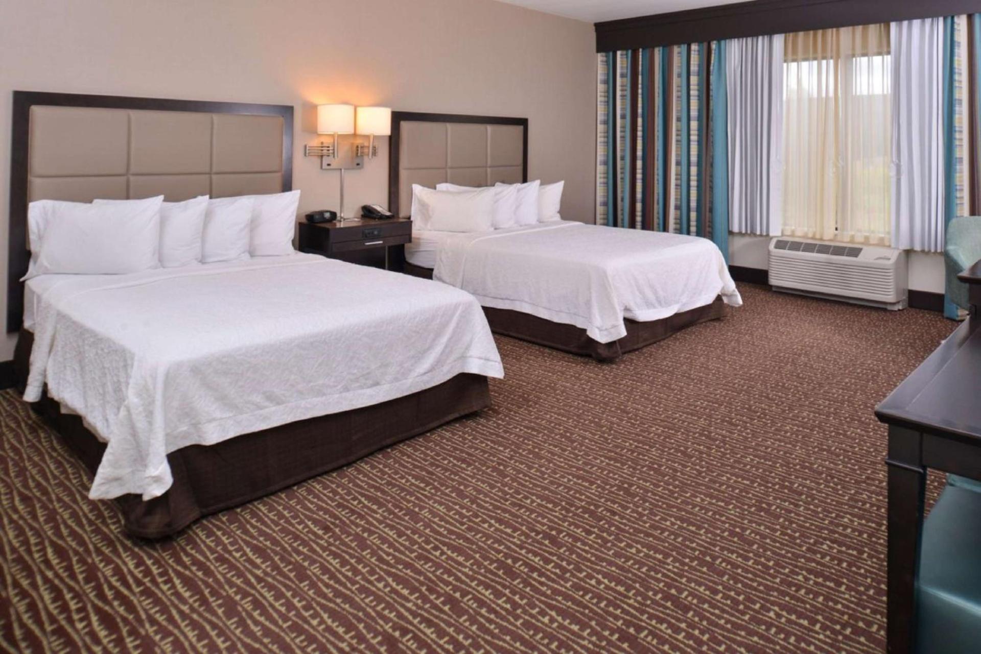 Hampton Inn & Suites Bend photo 24