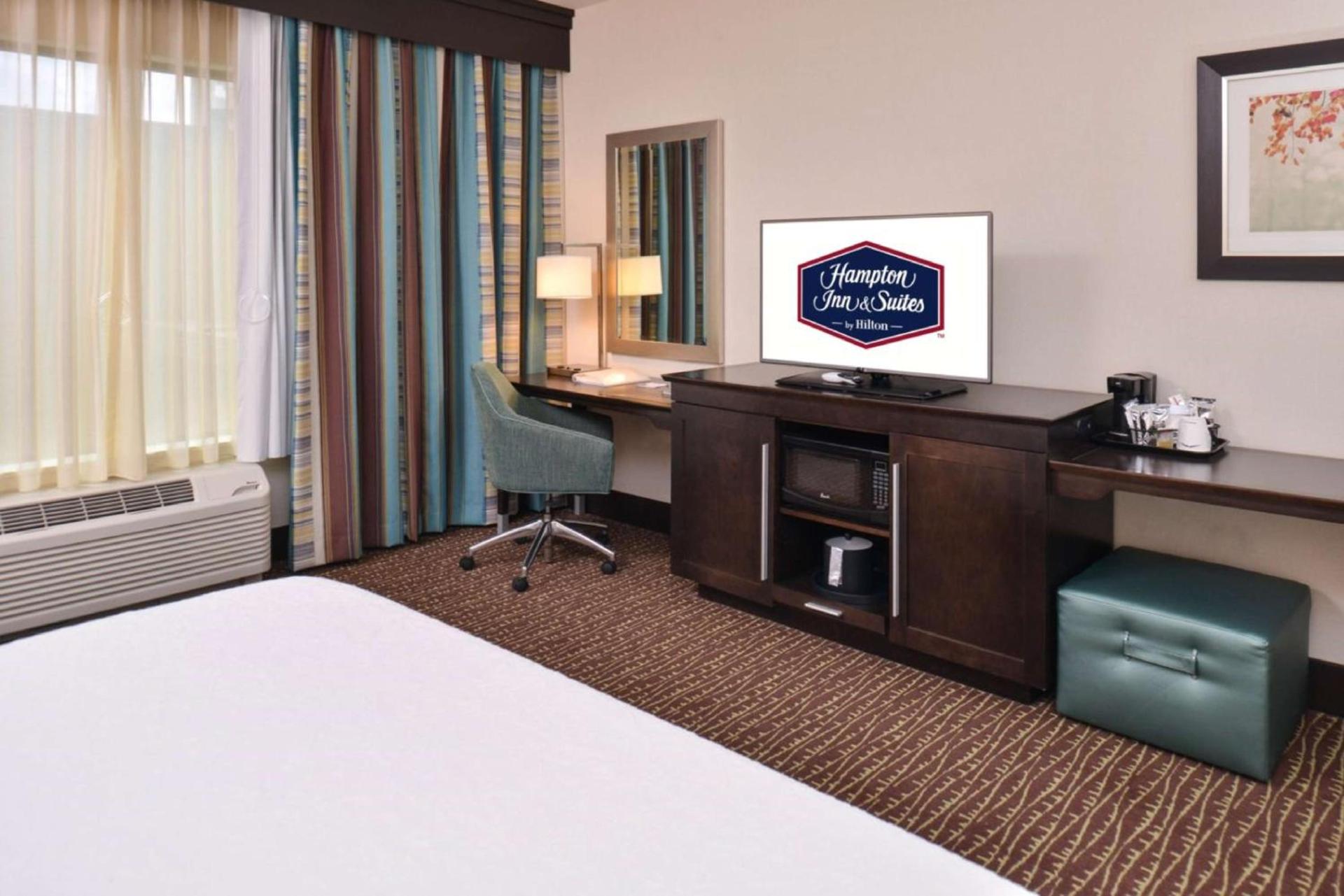 Hampton Inn & Suites Bend photo 27