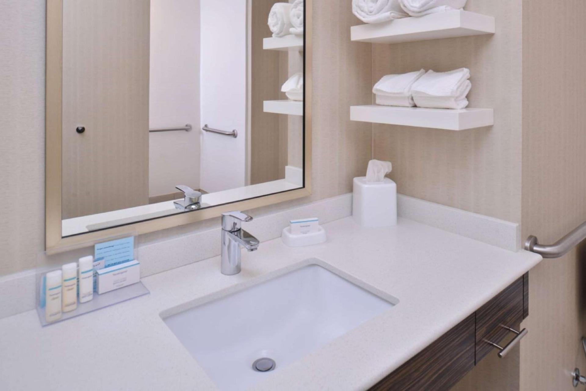 Hampton Inn & Suites Bend photo 29