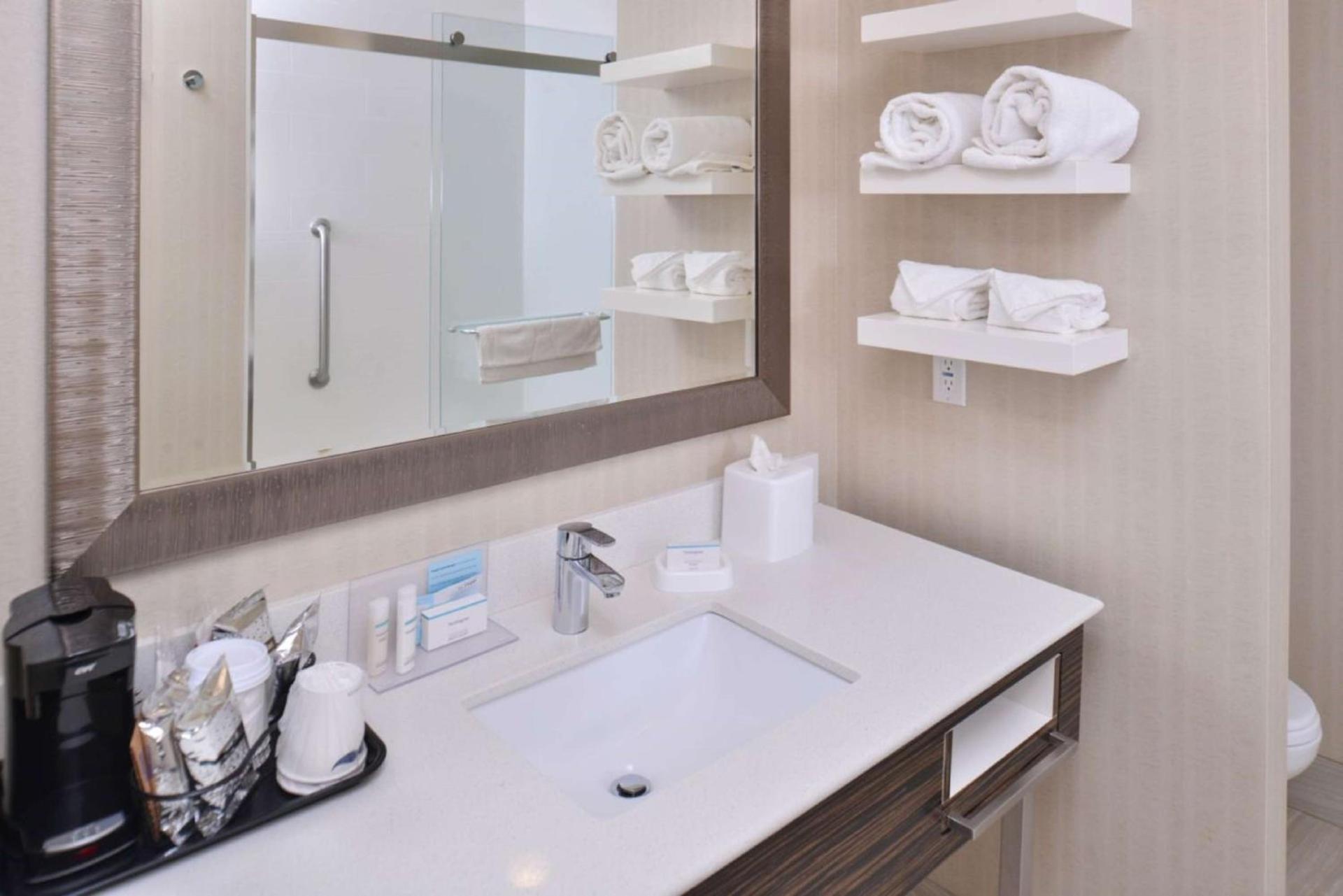Hampton Inn & Suites Bend photo 28