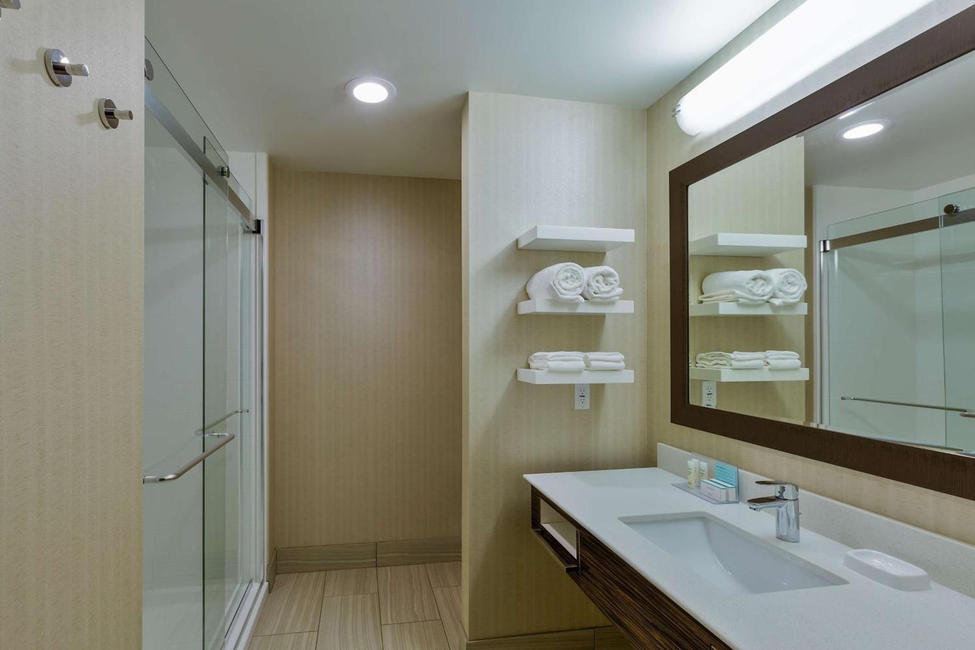 Hampton Inn & Suites Bend photo 33