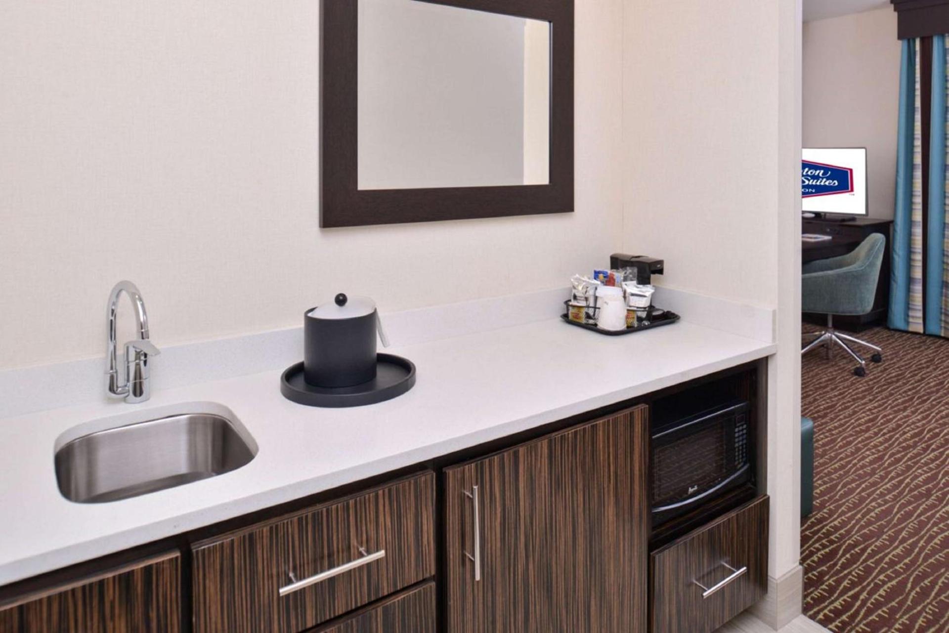 Hampton Inn & Suites Bend photo 38
