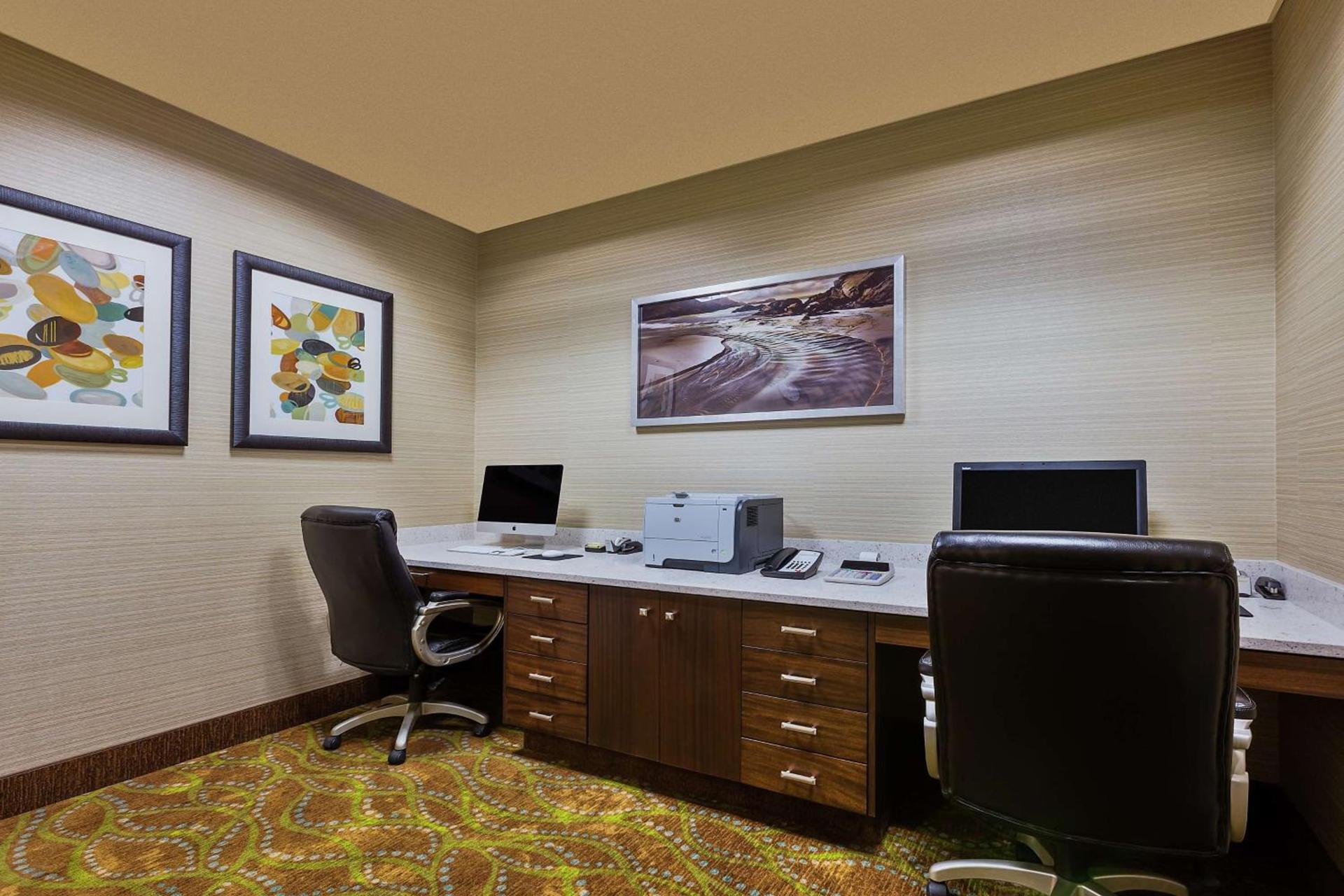 Hampton Inn & Suites Bend photo 39
