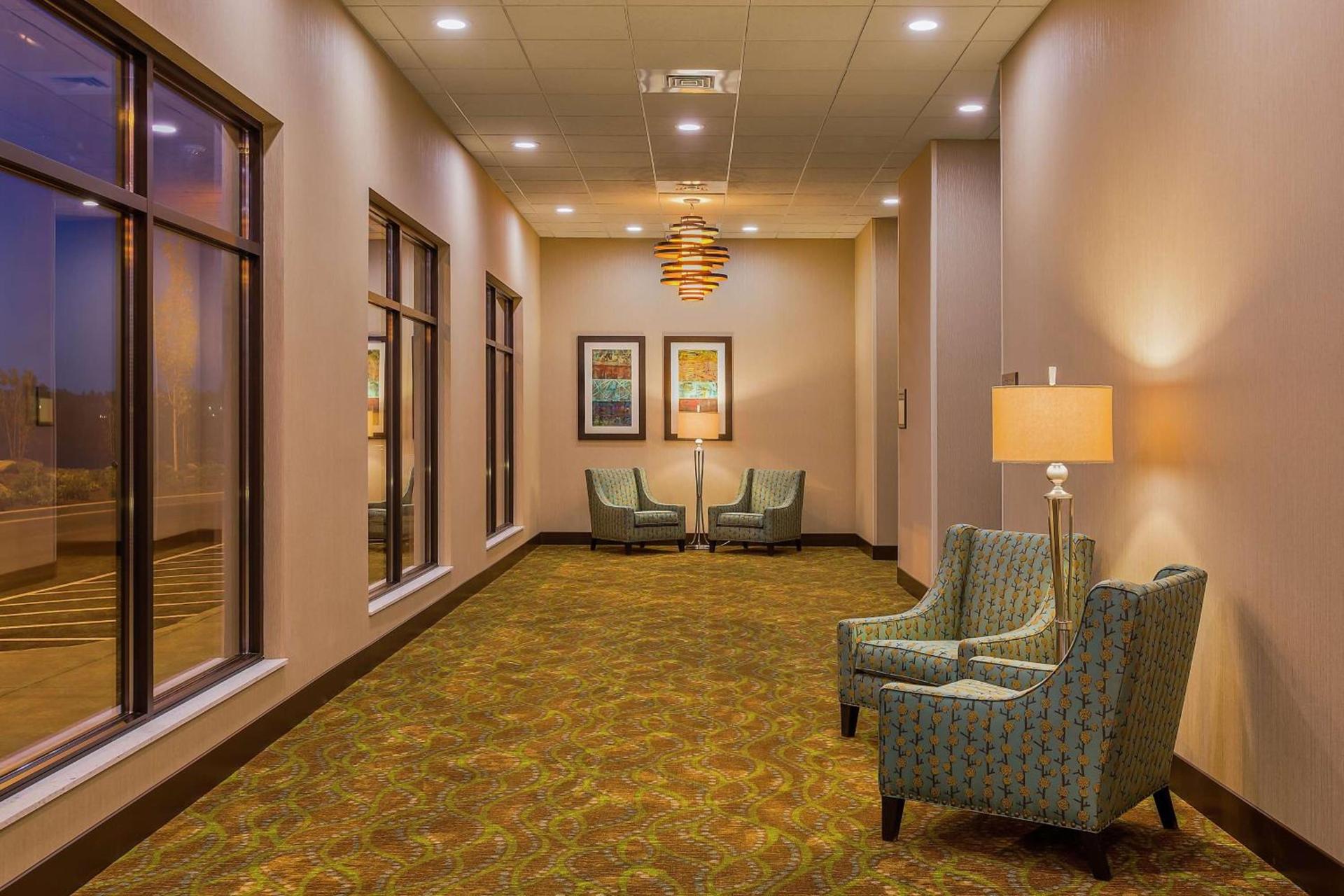 Hampton Inn & Suites Bend photo 37