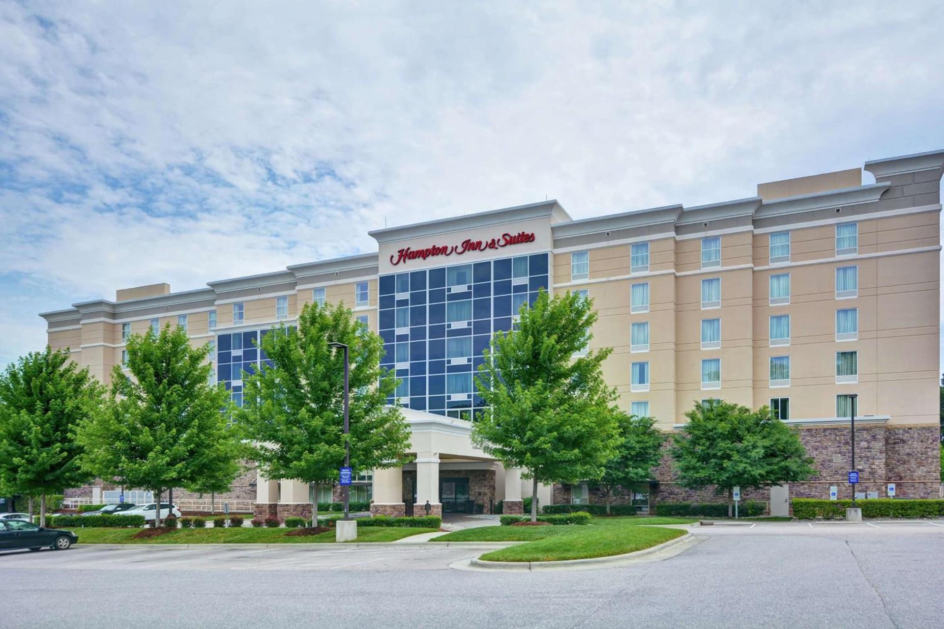 Hampton Inn & Suites Crabtree photo 1
