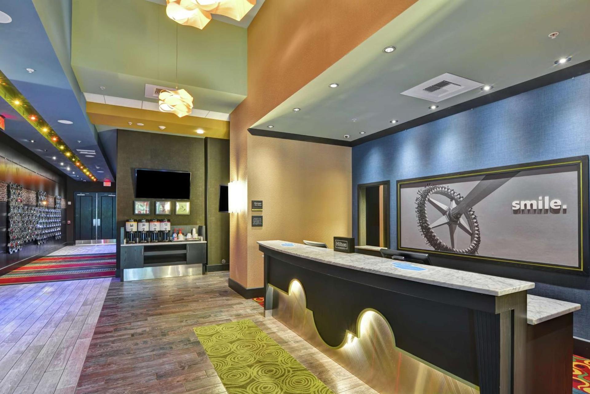 Hampton Inn & Suites Crabtree photo 8