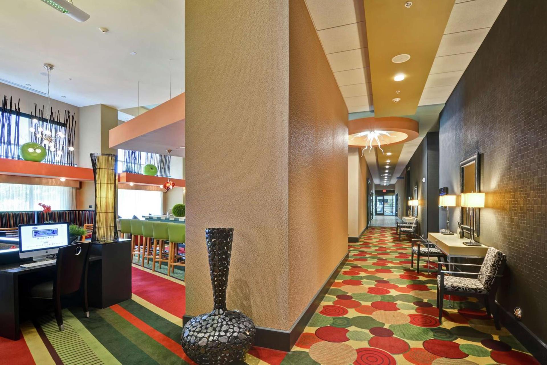 Hampton Inn & Suites Crabtree photo 9
