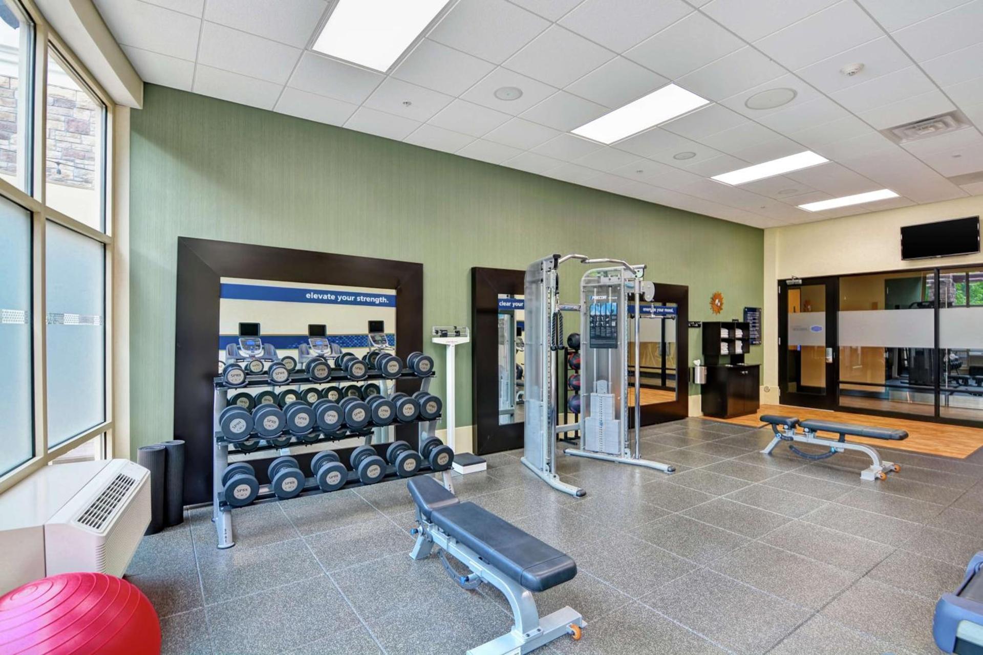 Hampton Inn & Suites Crabtree photo 16