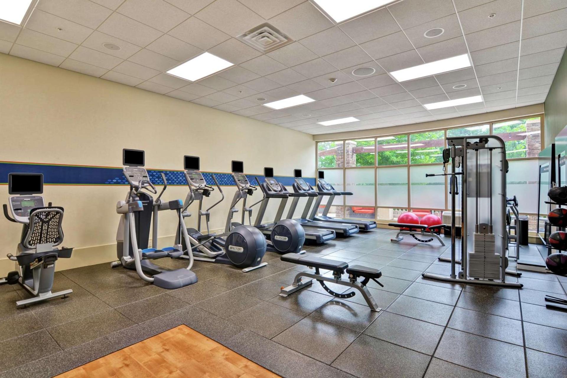 Hampton Inn & Suites Crabtree photo 17