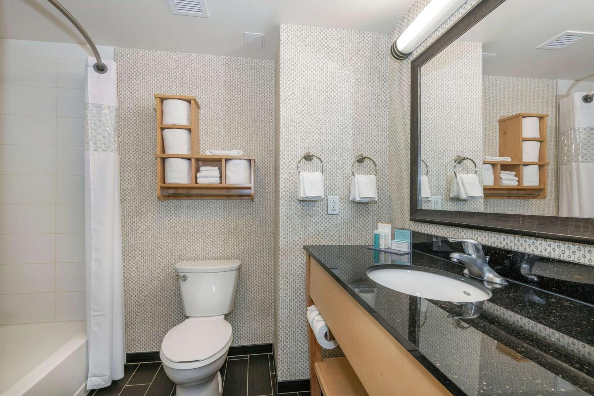 Hampton Inn & Suites Crabtree photo 20