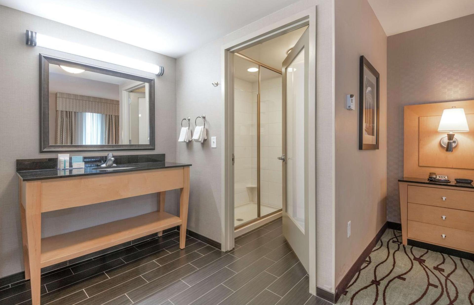 Hampton Inn & Suites Crabtree photo 21