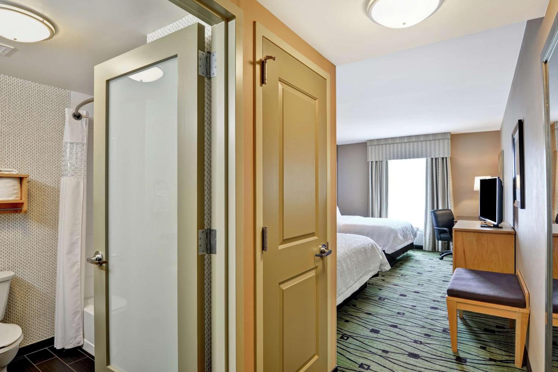 Hampton Inn & Suites Crabtree photo 31