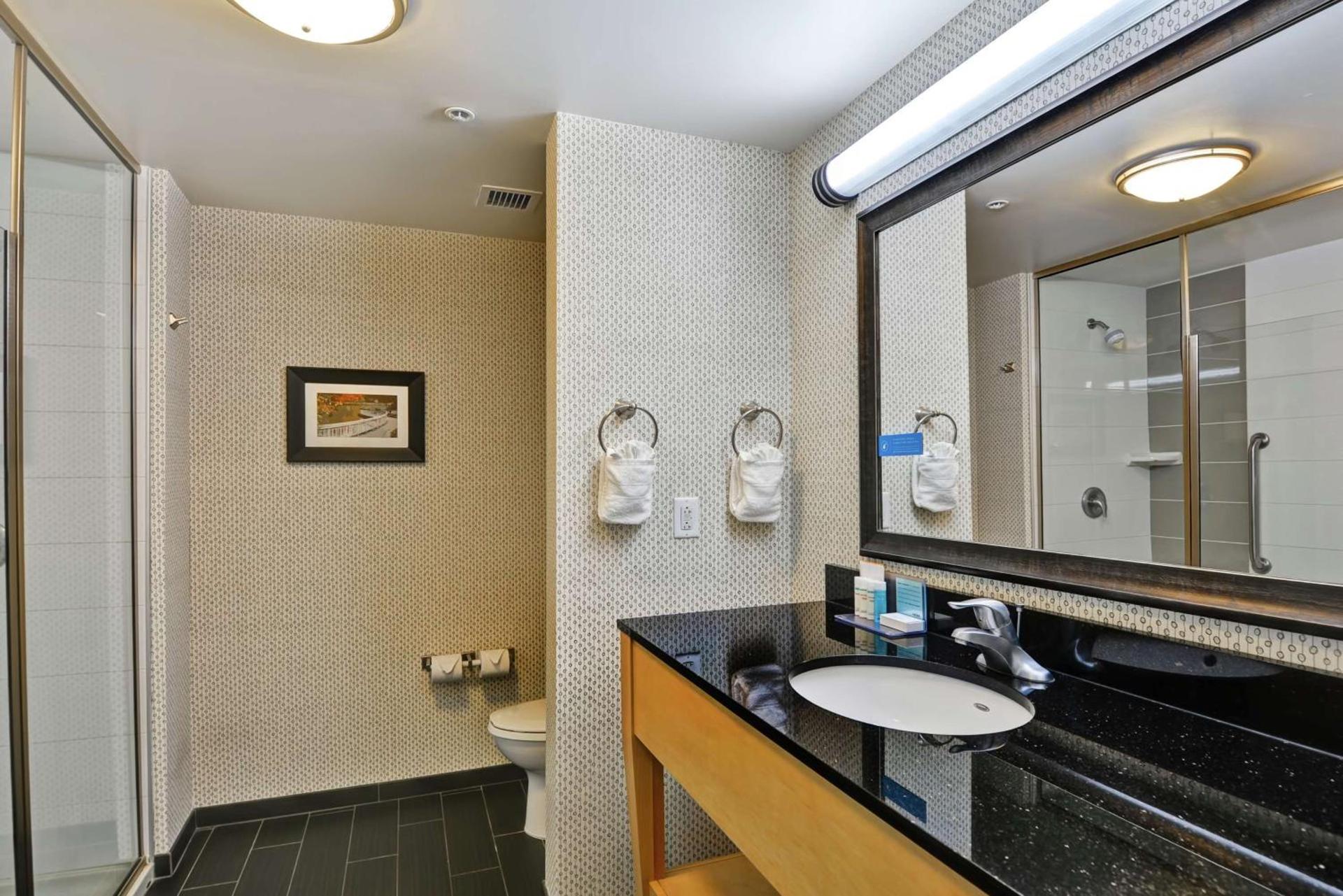 Hampton Inn & Suites Crabtree photo 30