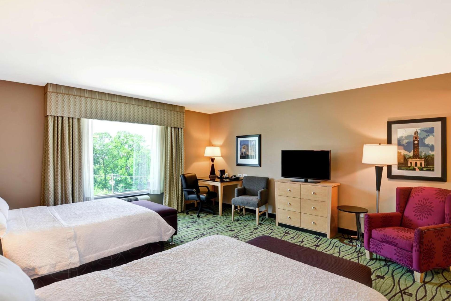 Hampton Inn & Suites Crabtree photo 32