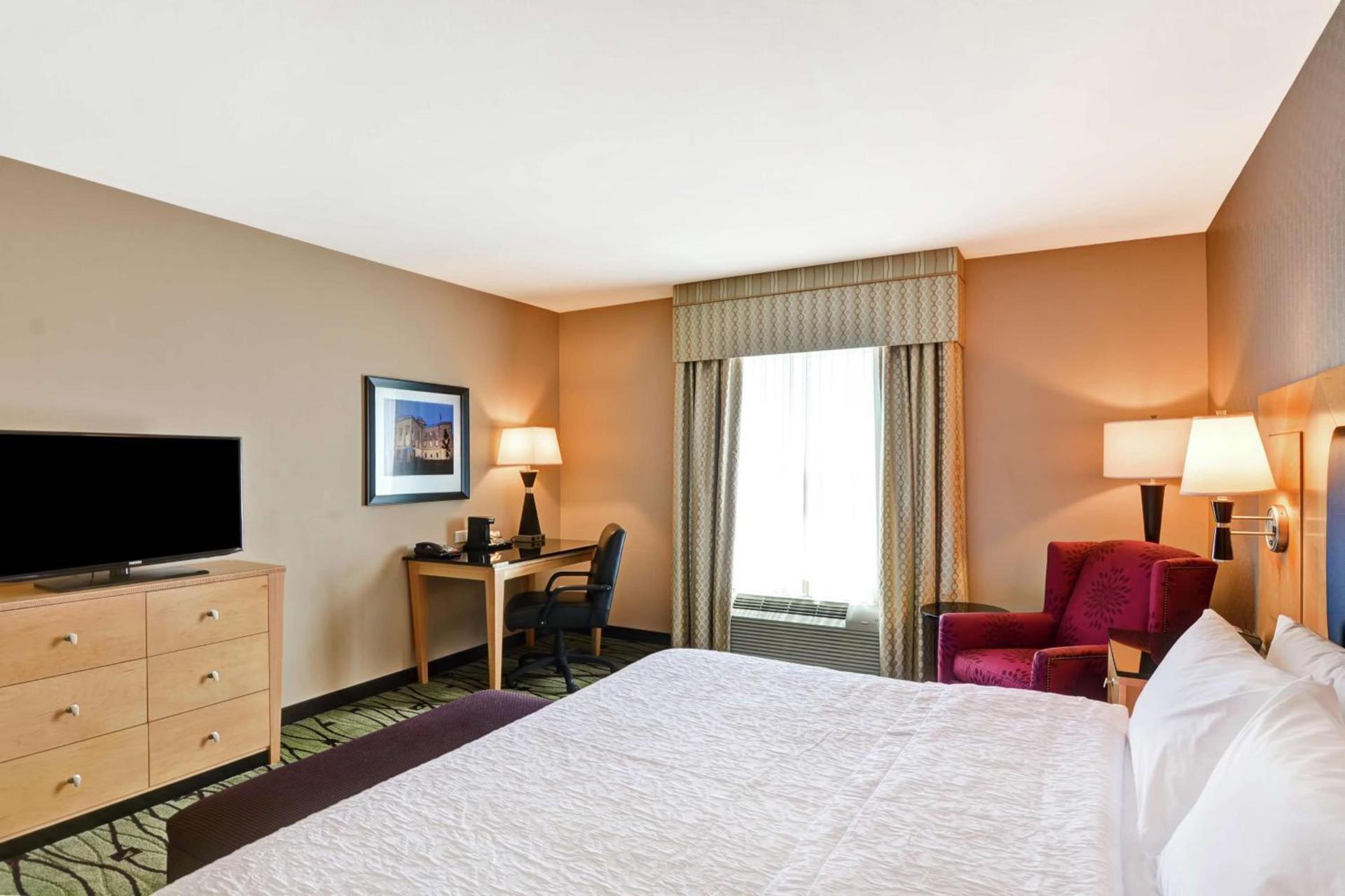 Hampton Inn & Suites Crabtree photo 33