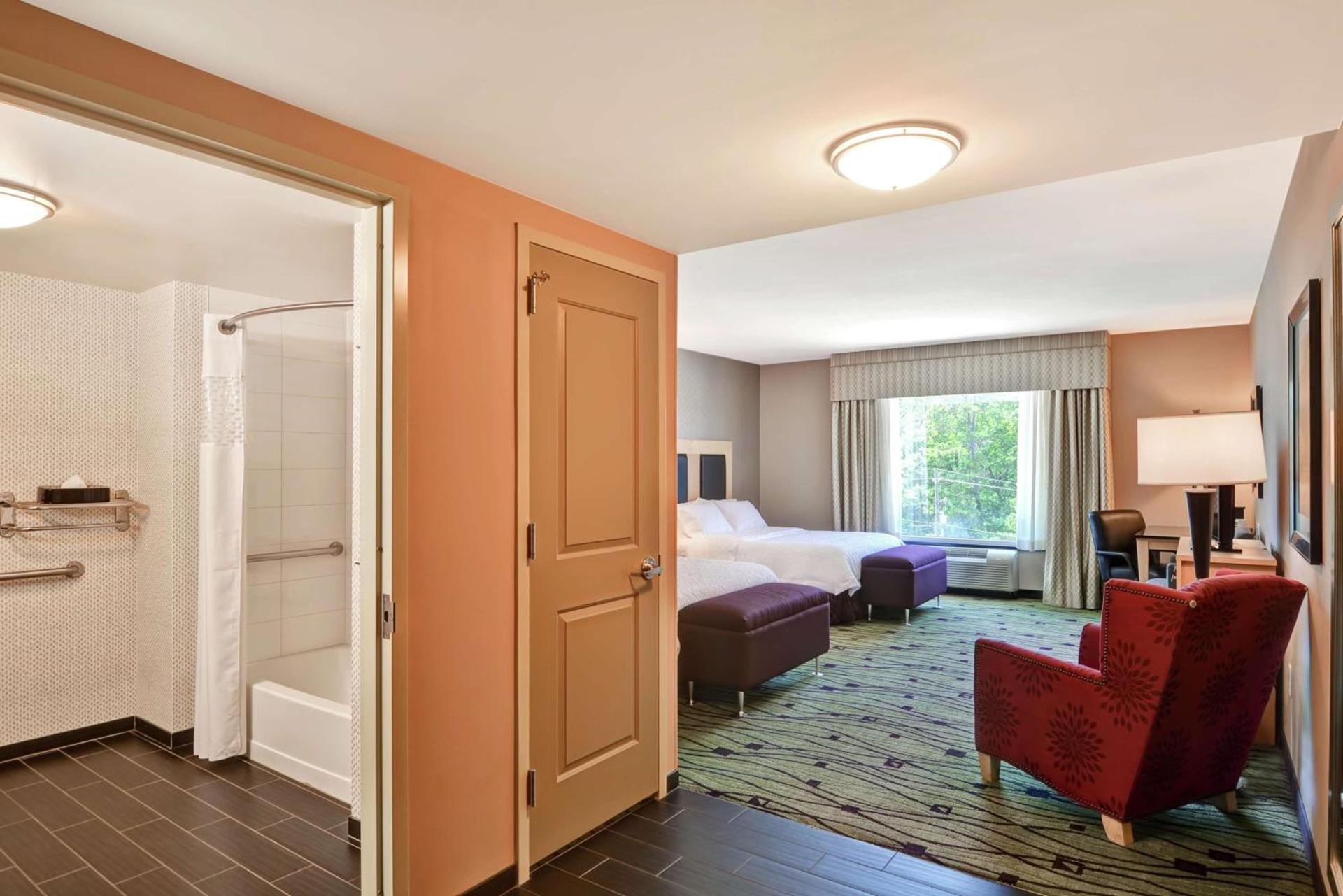 Hampton Inn & Suites Crabtree photo 34