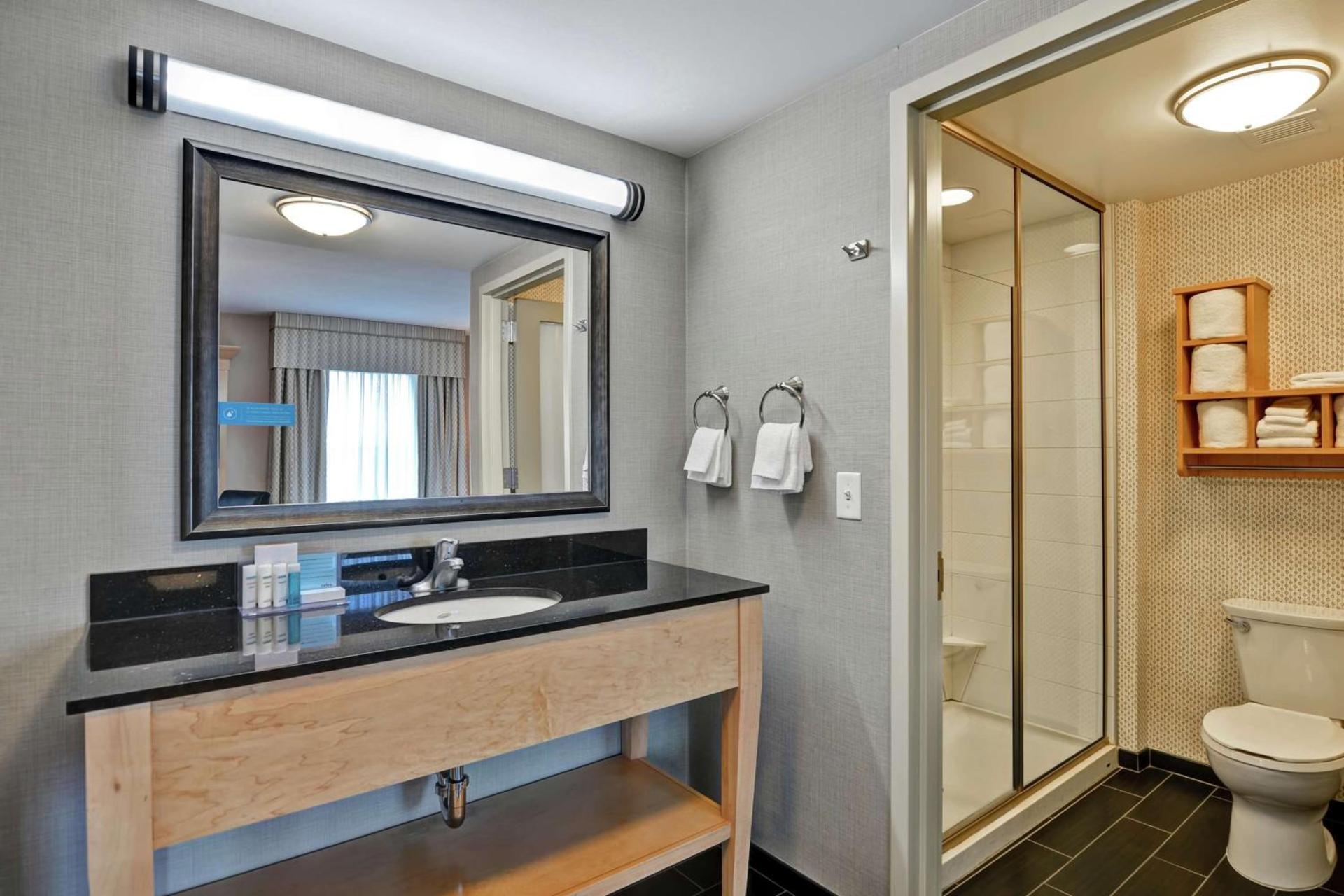 Hampton Inn & Suites Crabtree photo 41