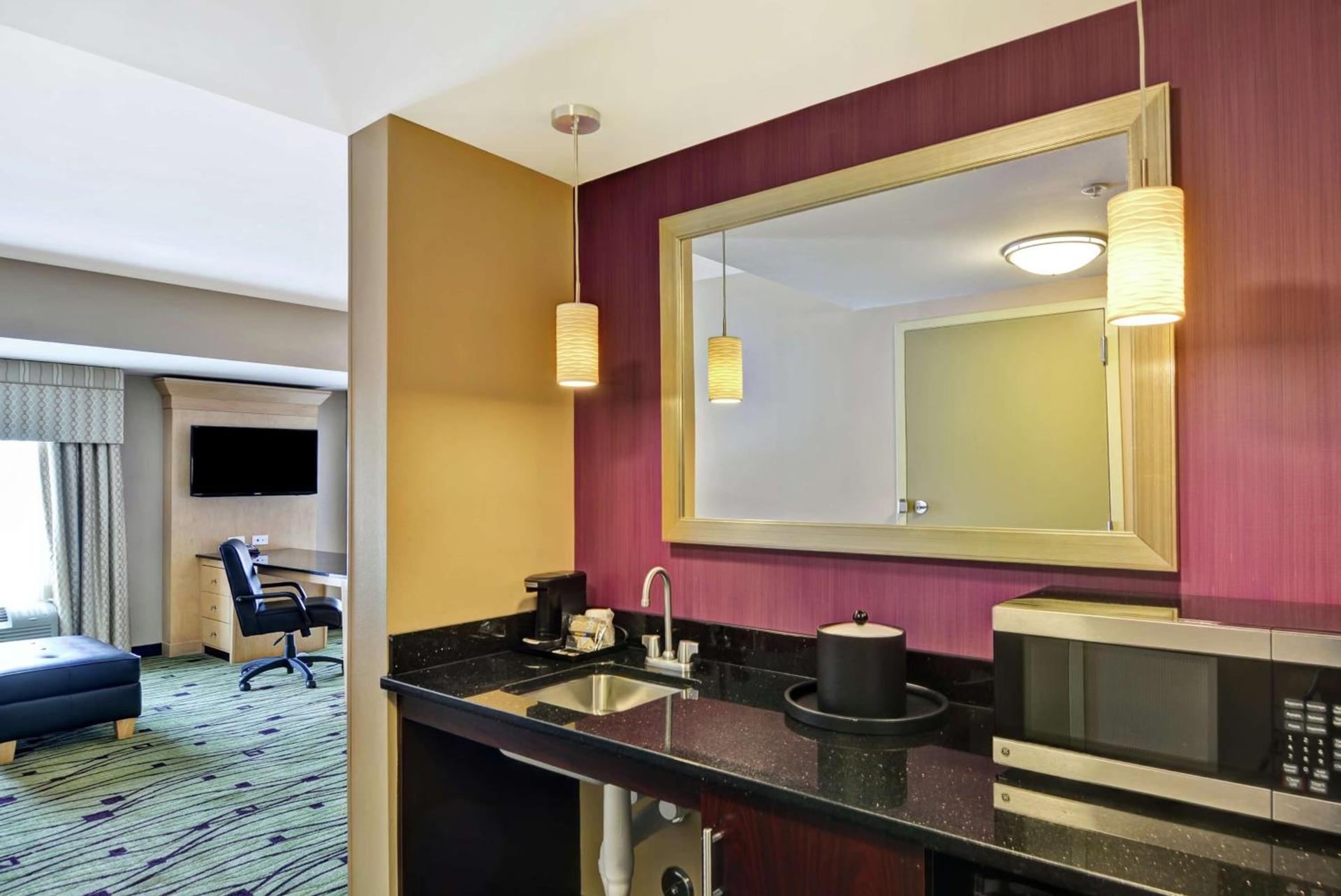 Hampton Inn & Suites Crabtree photo 44