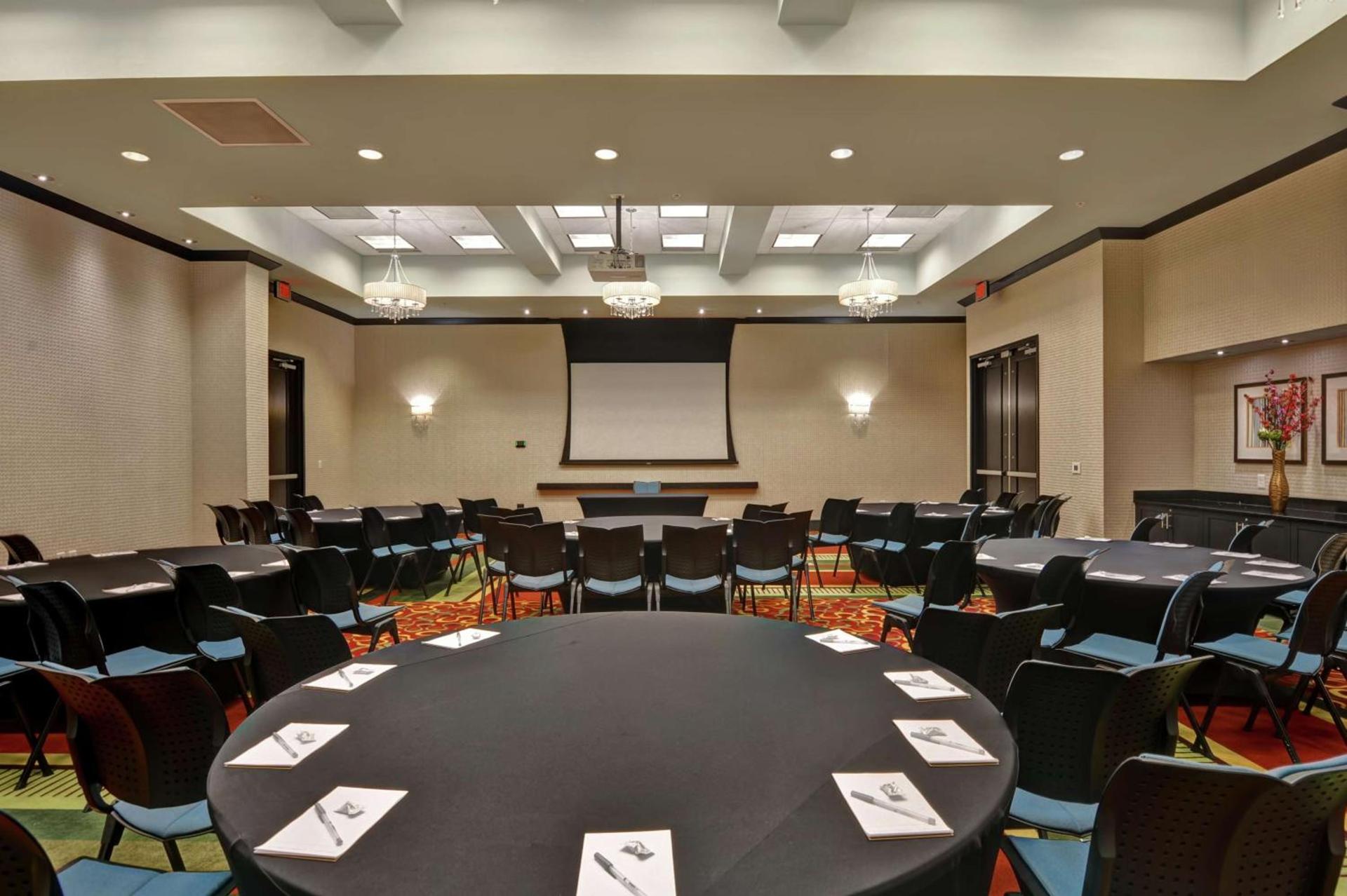 Hampton Inn & Suites Crabtree photo 51