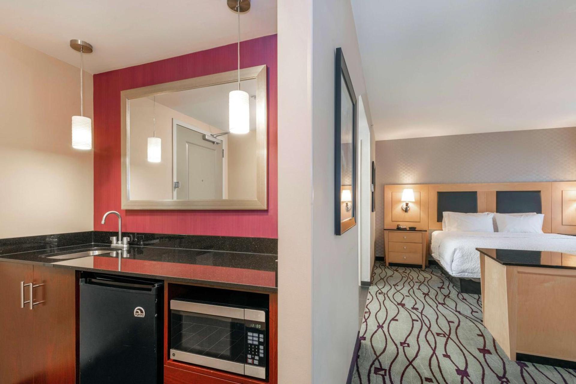 Hampton Inn & Suites Crabtree photo 55