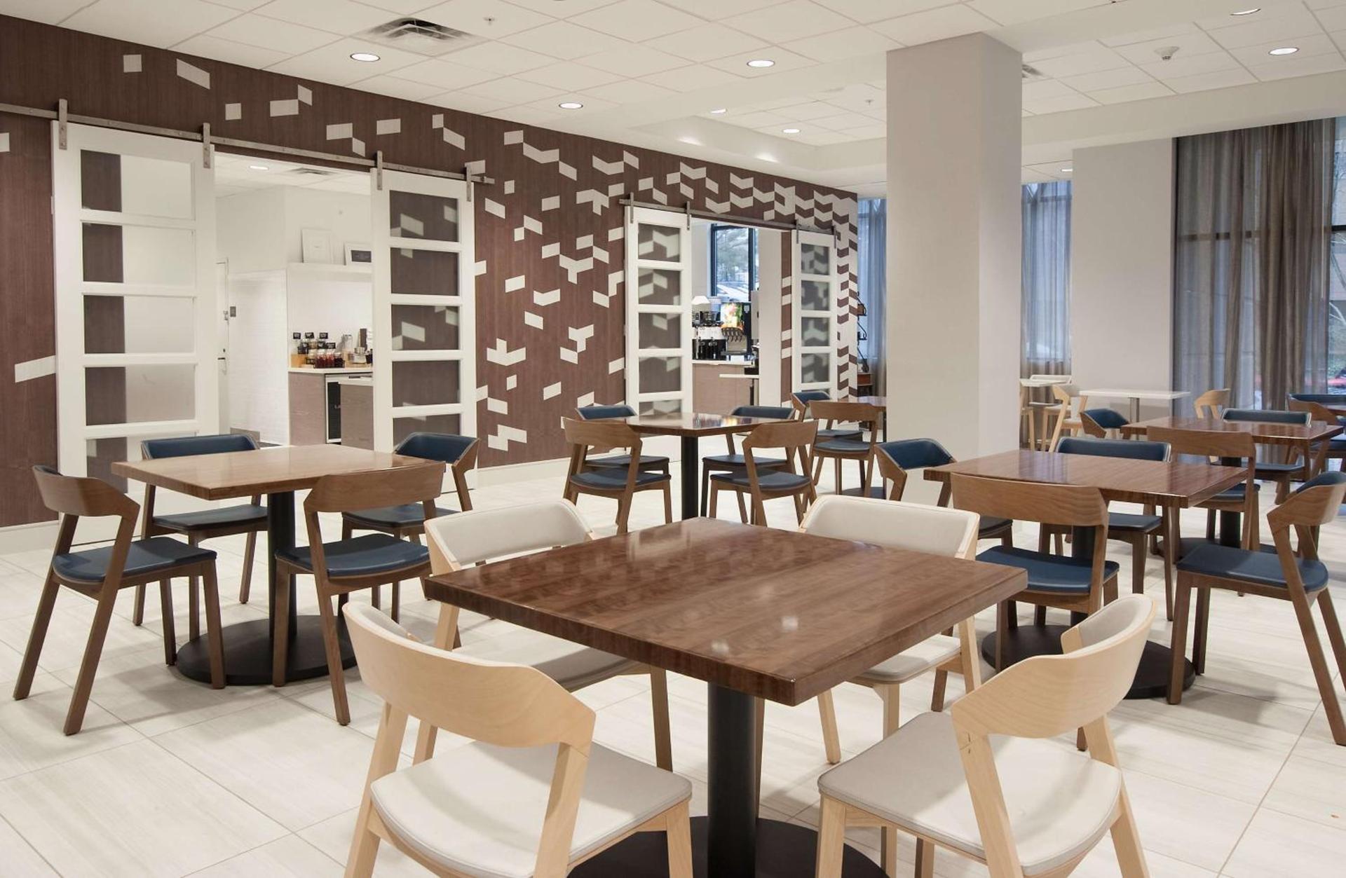 Embassy Suites by Hilton Raleigh Crabtree photo 20