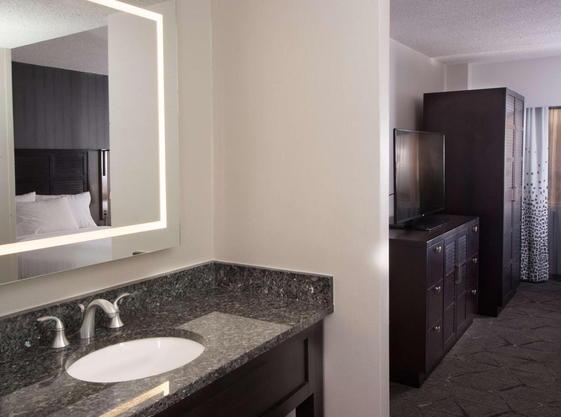 Embassy Suites by Hilton Raleigh Crabtree photo 34