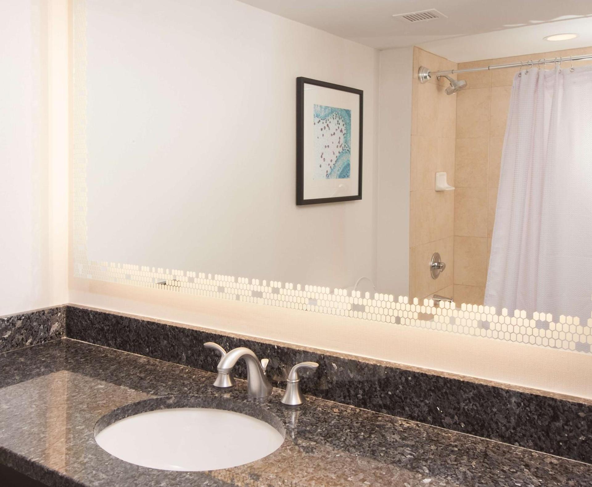 Embassy Suites by Hilton Raleigh Crabtree photo 35
