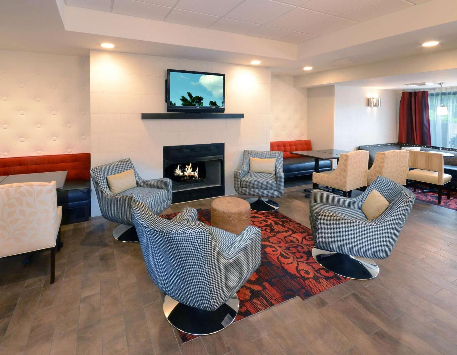 Hampton Inn Raleigh Capital Blvd North photo 4