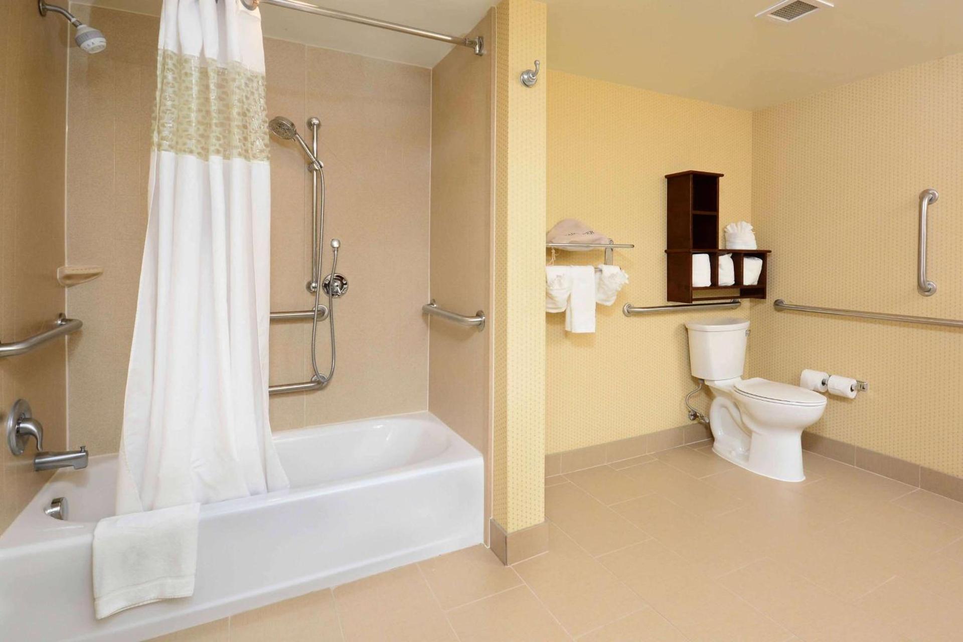 Hampton Inn Raleigh Capital Blvd North photo 25