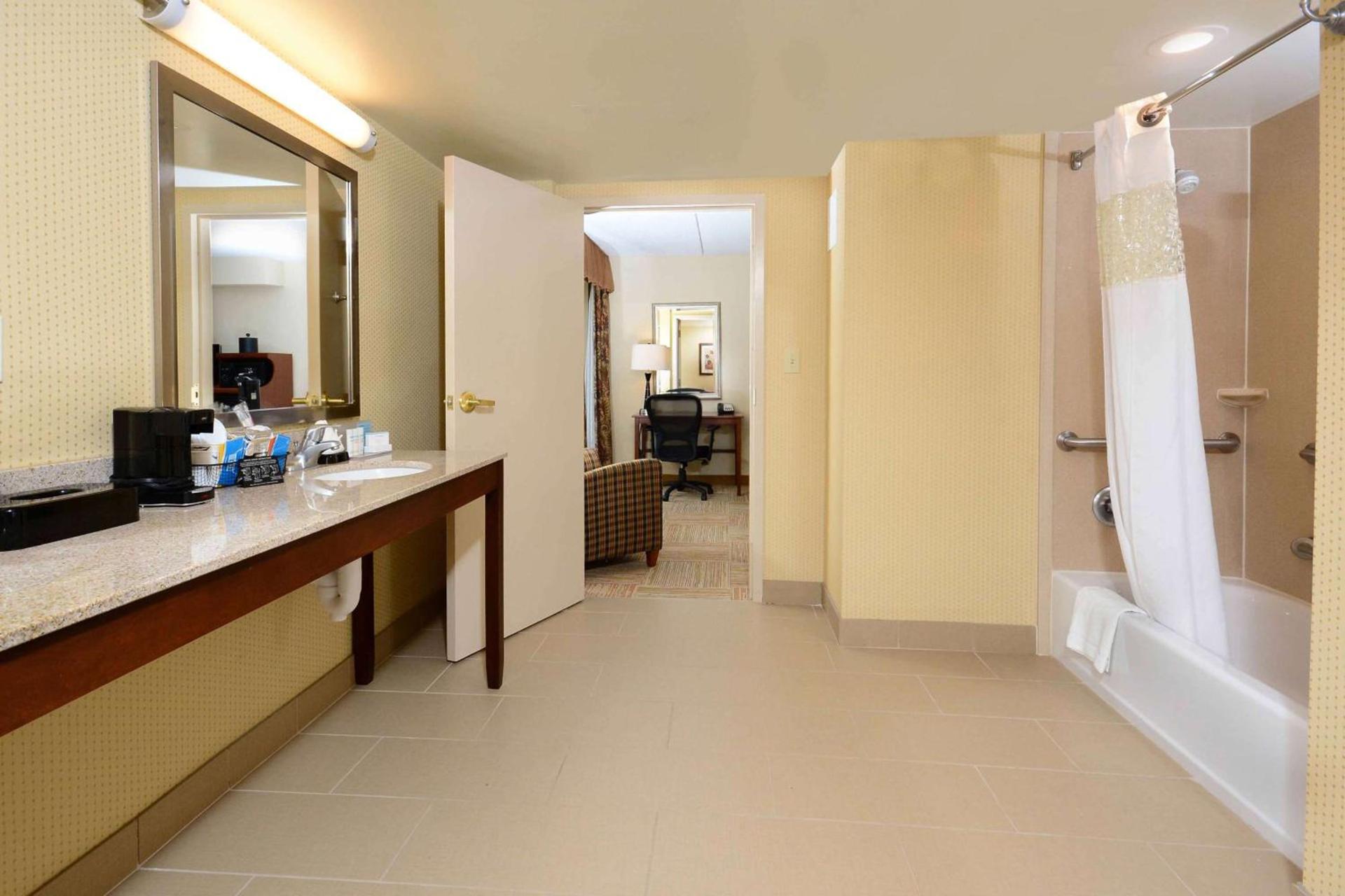 Hampton Inn Raleigh Capital Blvd North photo 33