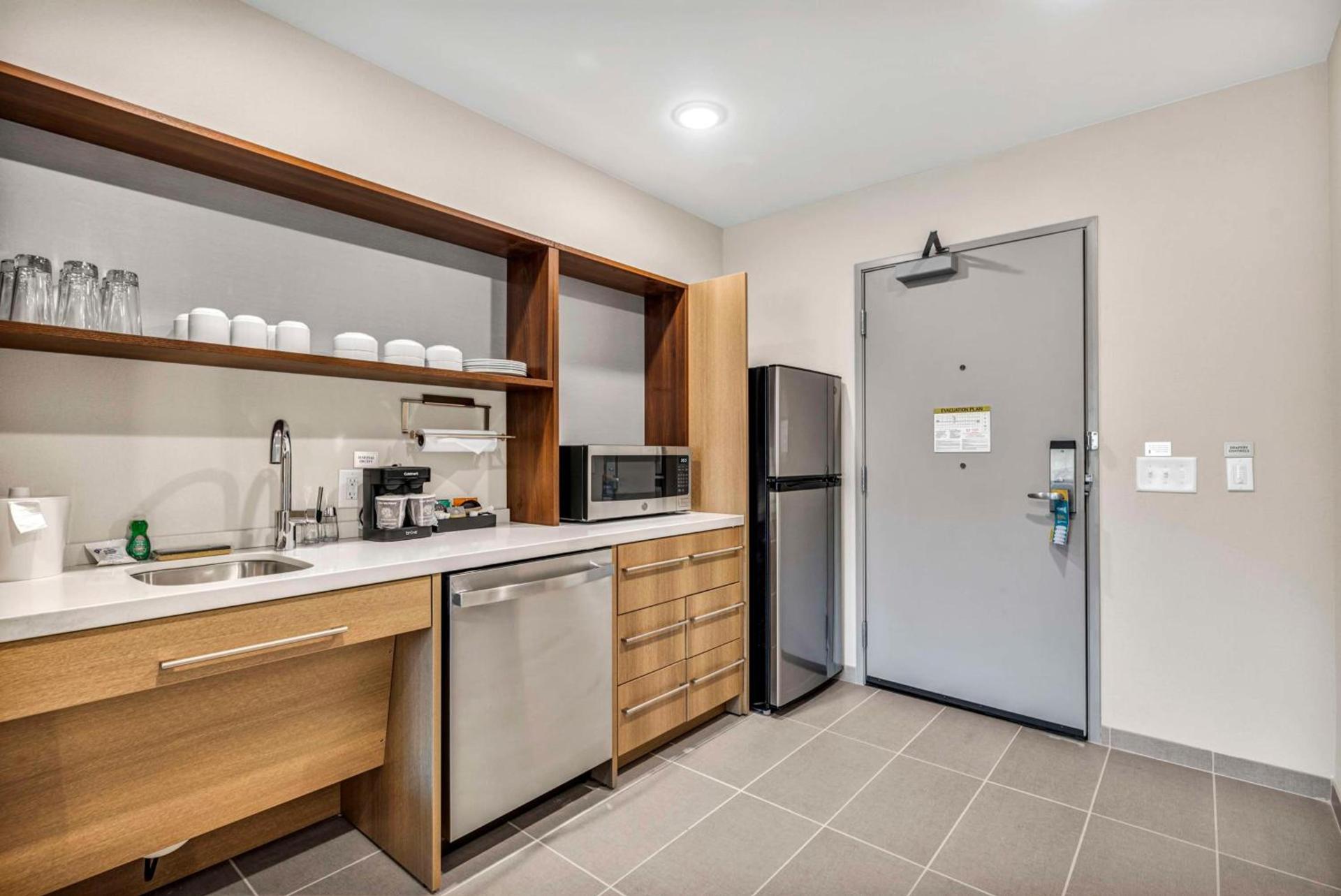 Home2 Suites by Hilton Raleigh West Lenovo Center photo 12