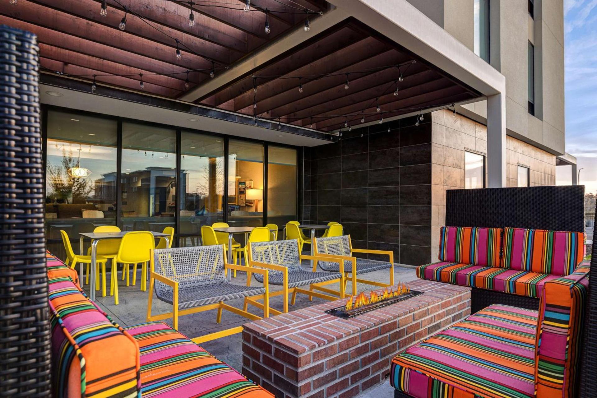 Home2 Suites By Hilton DeKalb photo 5