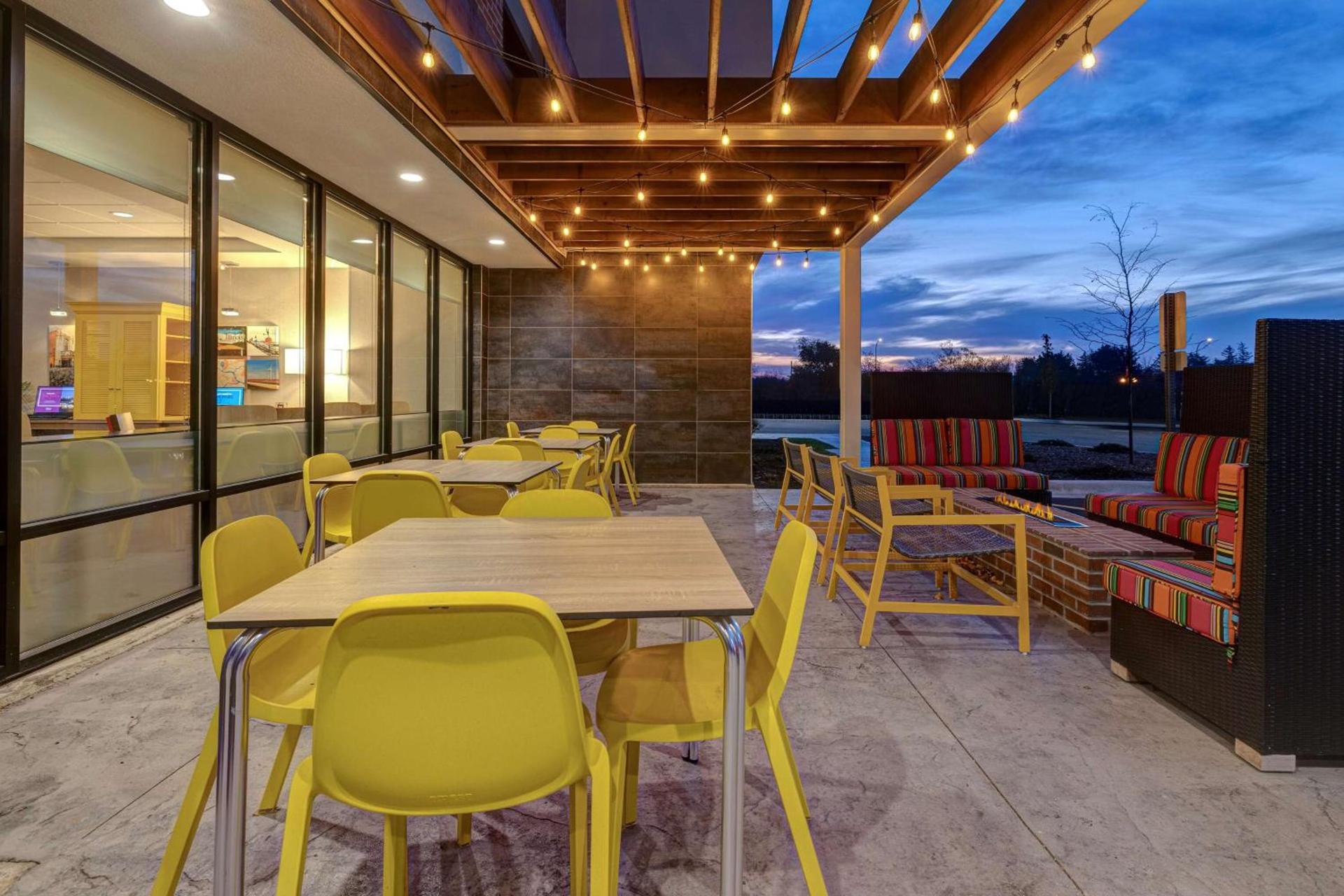 Home2 Suites By Hilton DeKalb photo 6