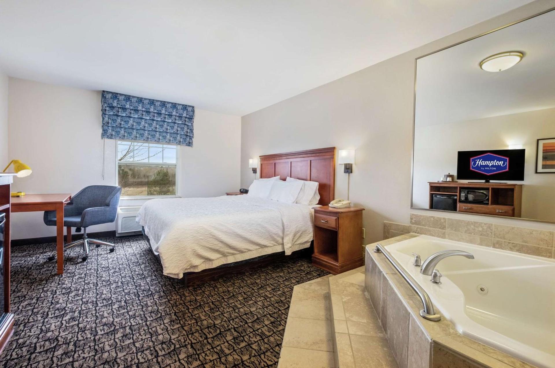 Hampton Inn & Suites Rockland photo 20