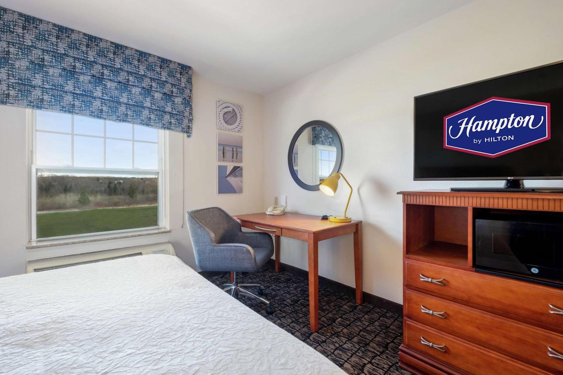 Hampton Inn & Suites Rockland photo 26