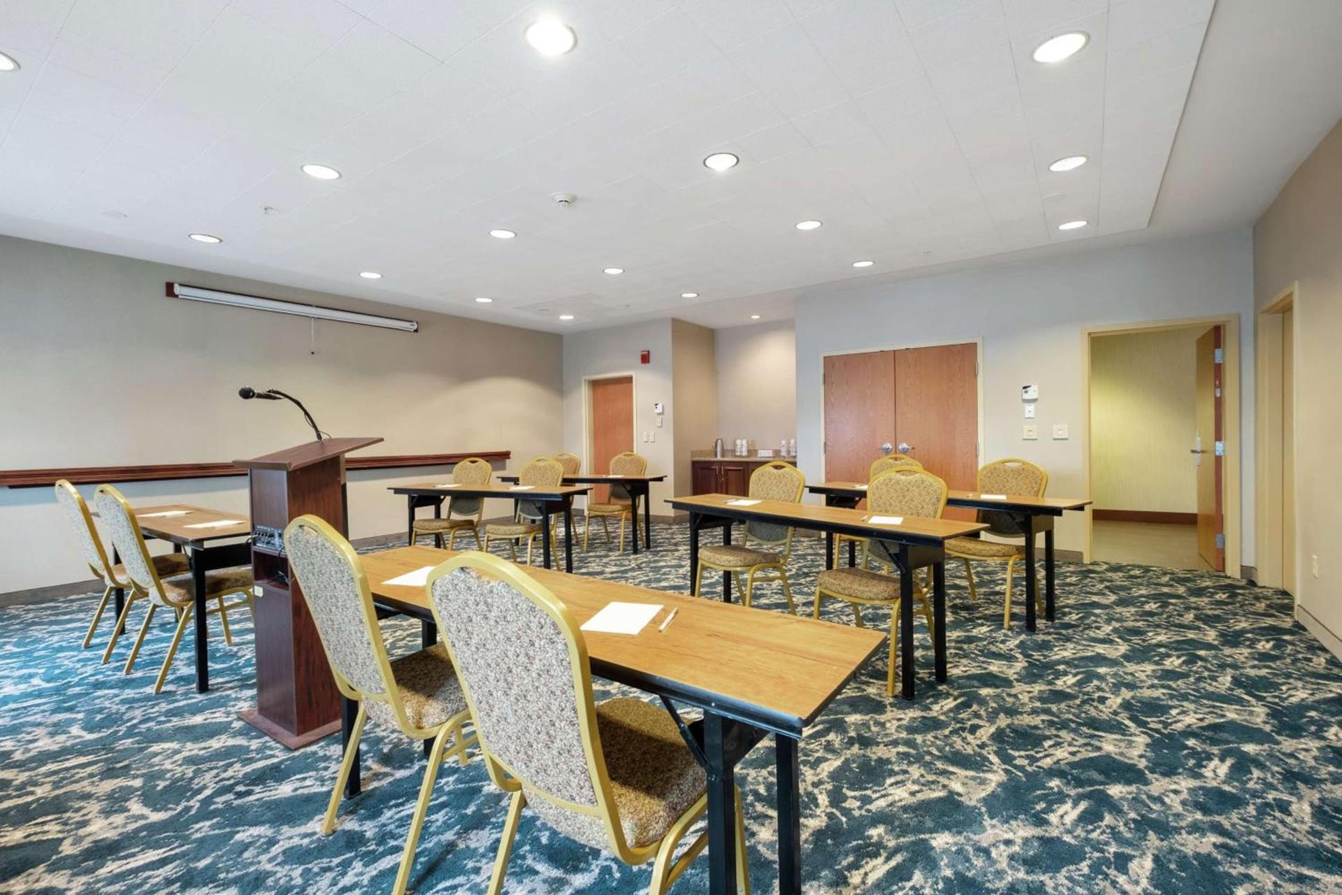 Hampton Inn & Suites Rockland photo 41