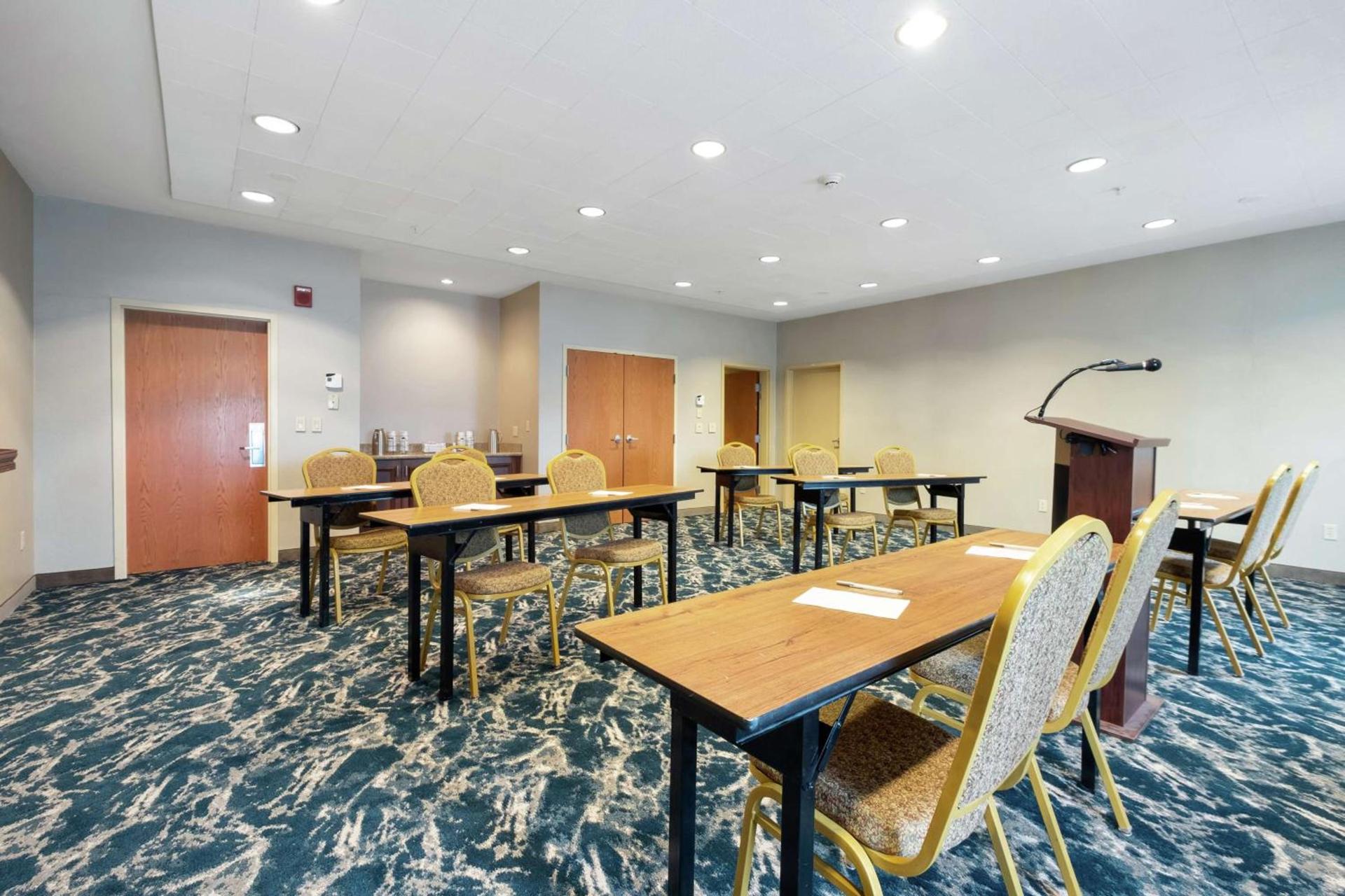 Hampton Inn & Suites Rockland photo 43