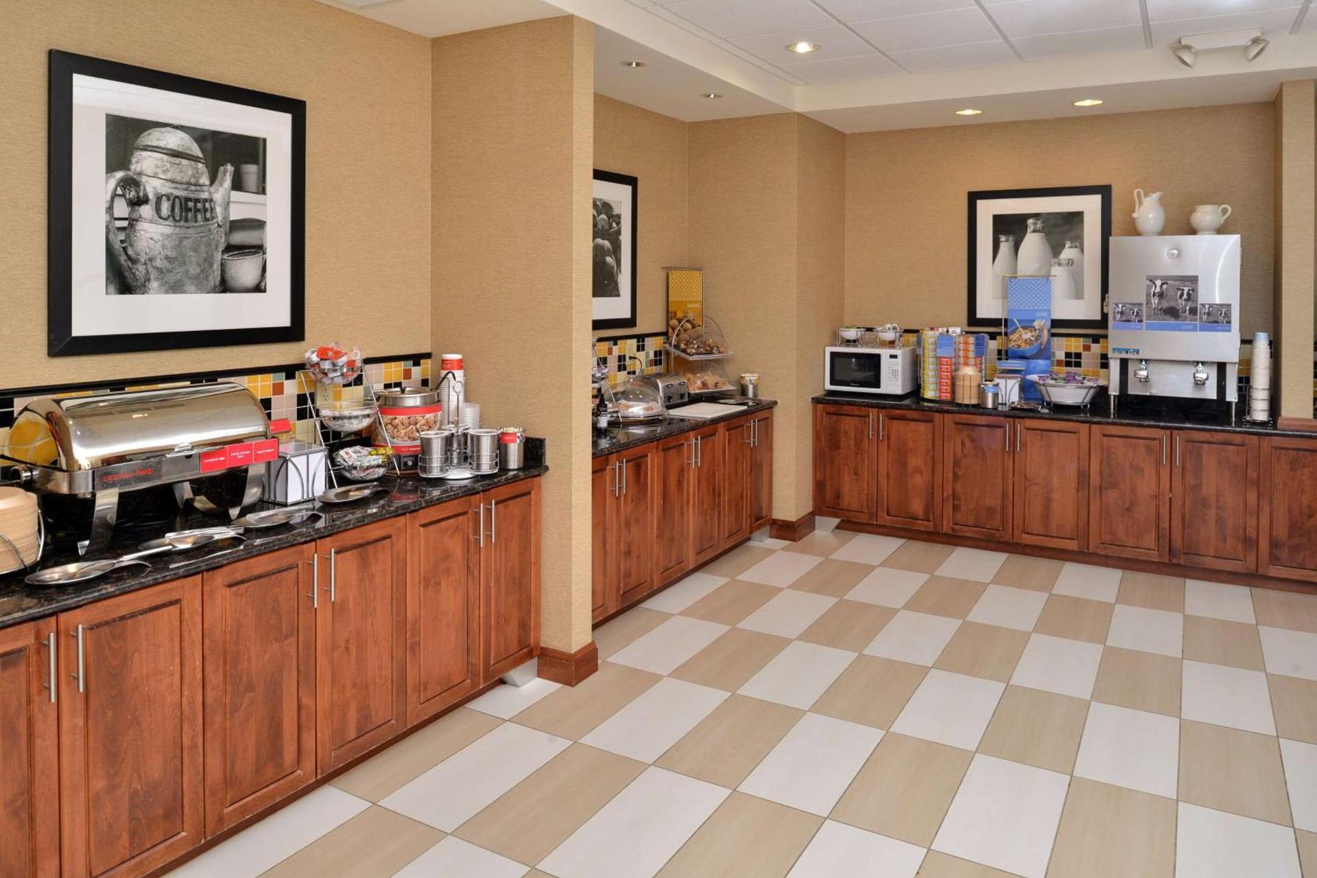 Hampton Inn Rock Springs photo 16