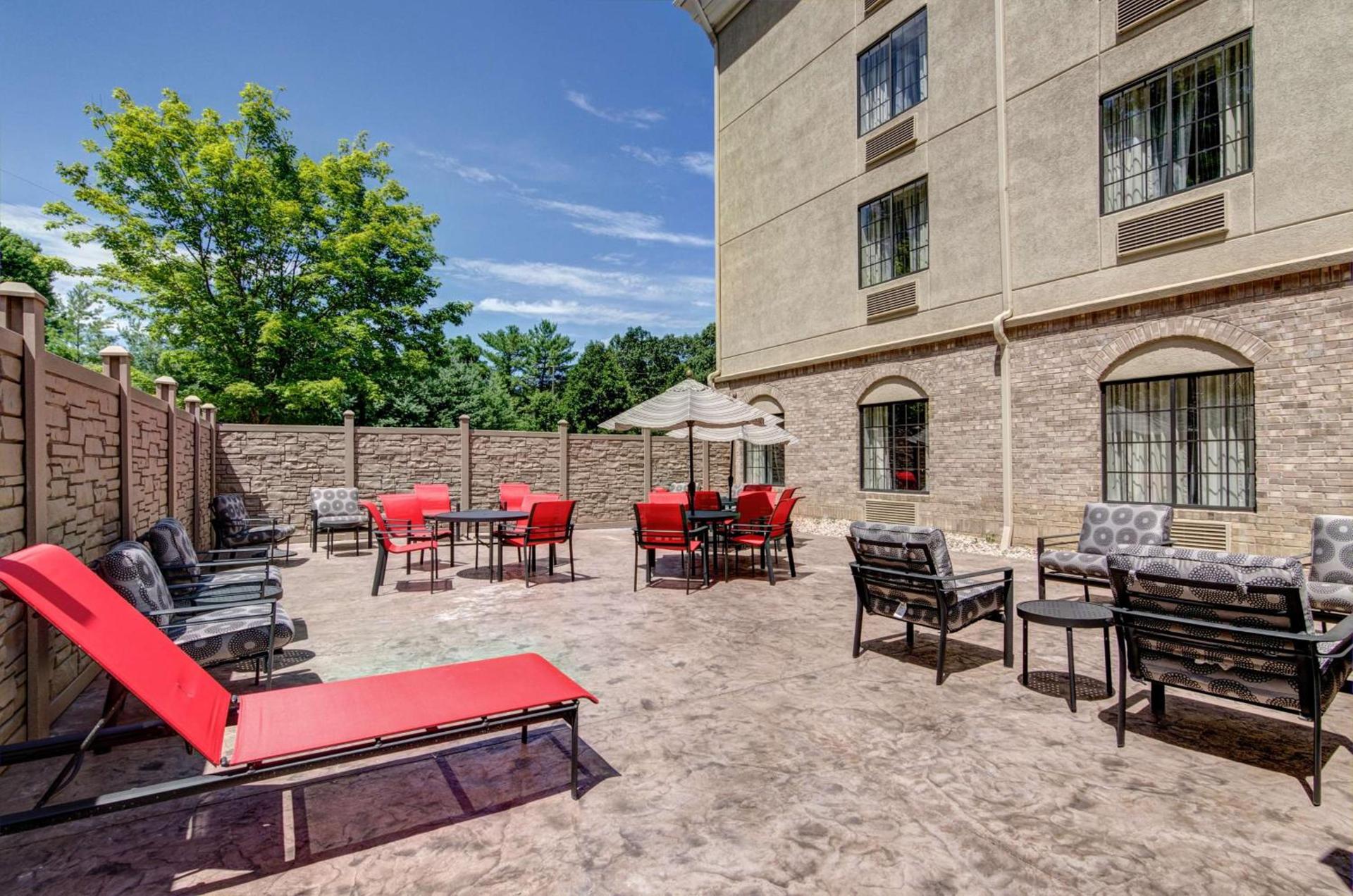 Hampton Inn Salem photo 2