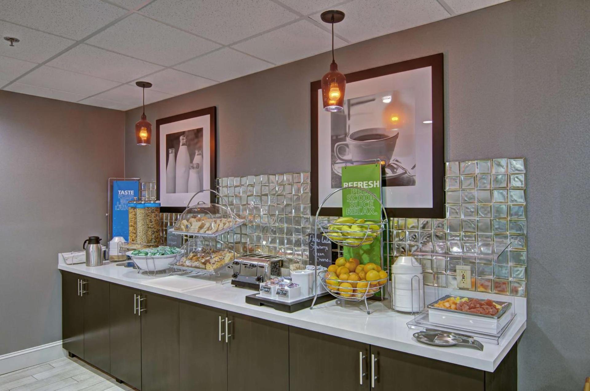 Hampton Inn Salem photo 14
